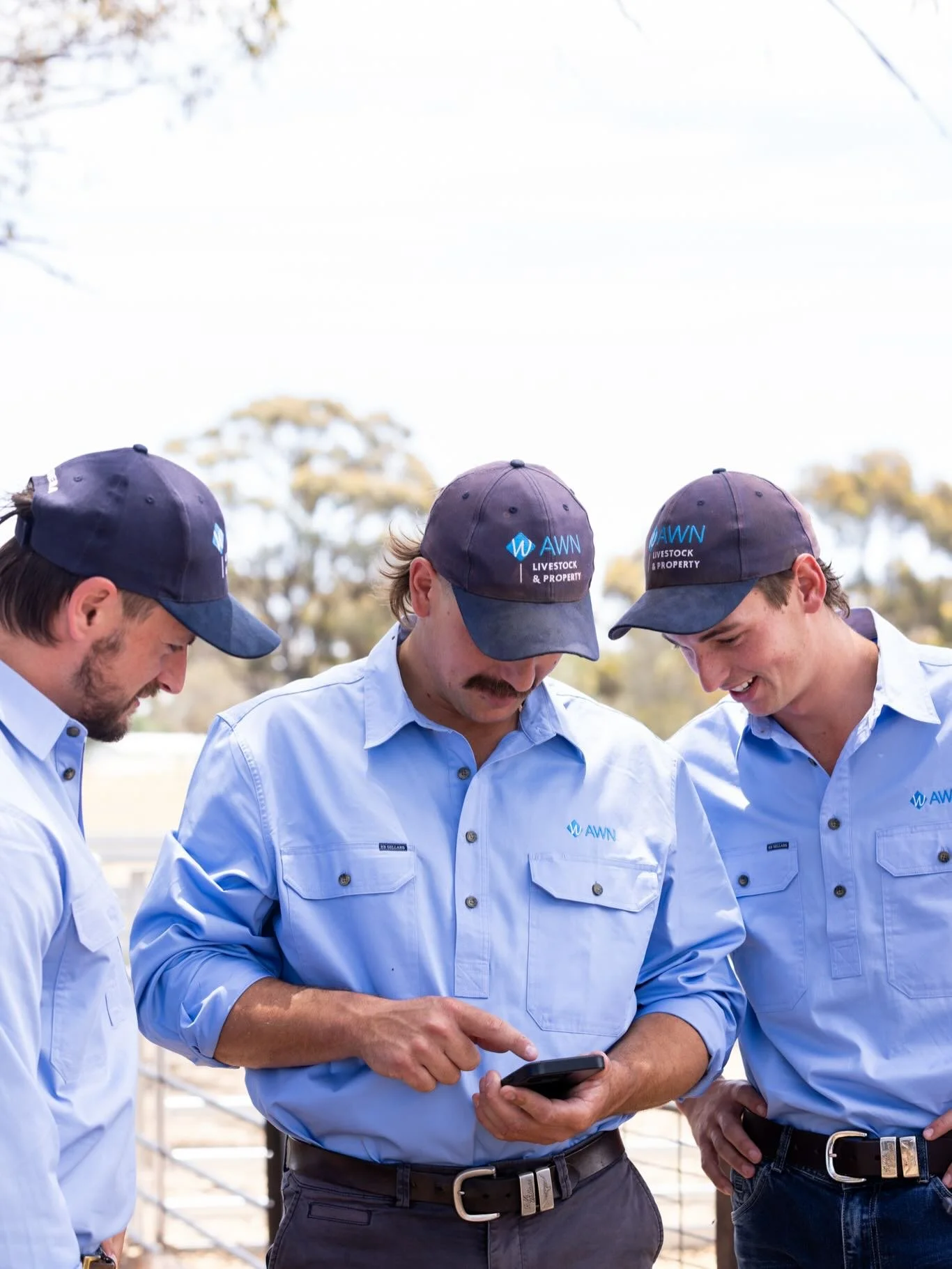 An afternoon spent in the yards with AWN Wimmera capturing some fresh branding content. Always a good day when work involves being out on farm 🐏🧢

@awn_wimmera
