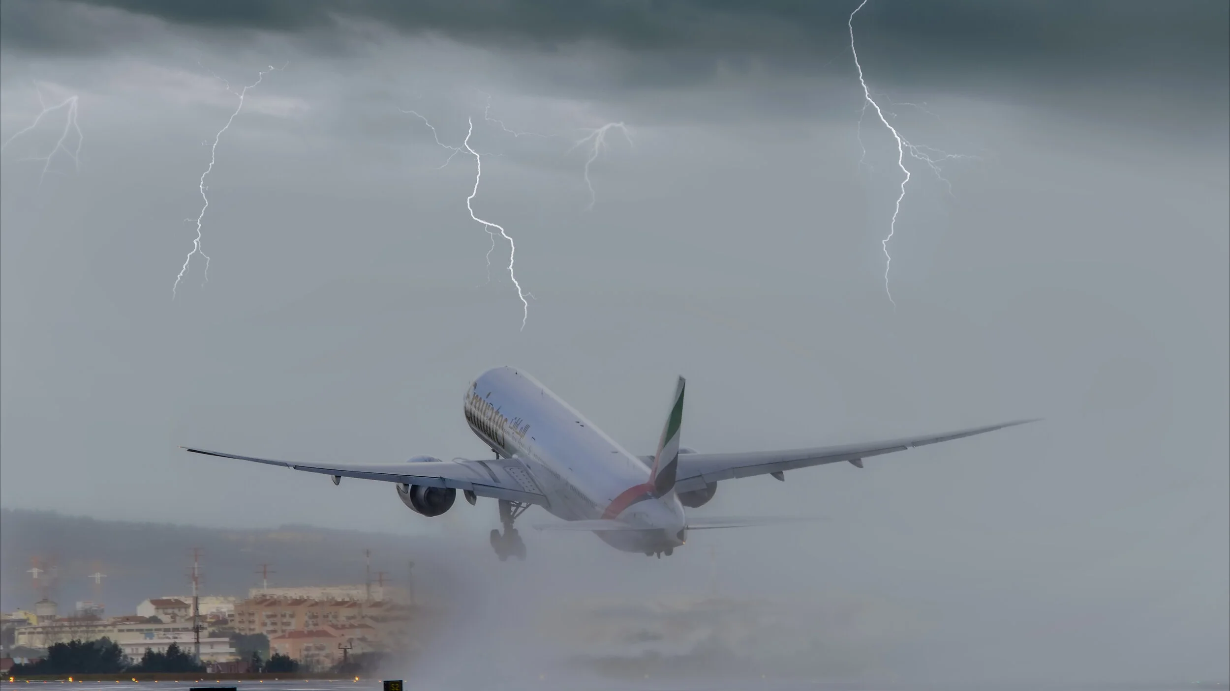 LPPT (Lisbon, Portugal). A6-EGD Emirates Boeing 777-31HER