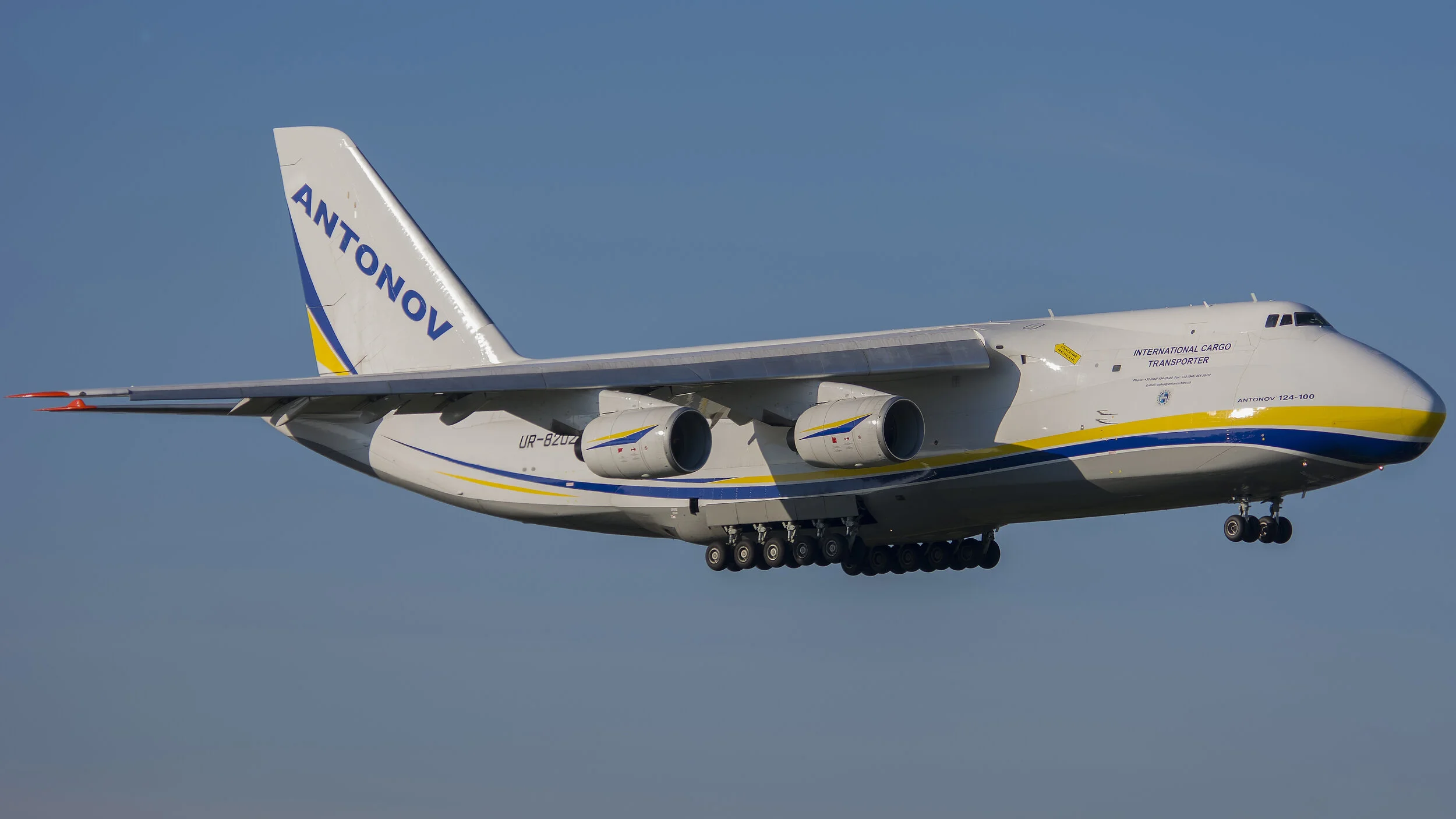 LPPT (Lisbon, Portugal) Antonov Airlines UR-82029 Antonov An-124-100 Ruslan