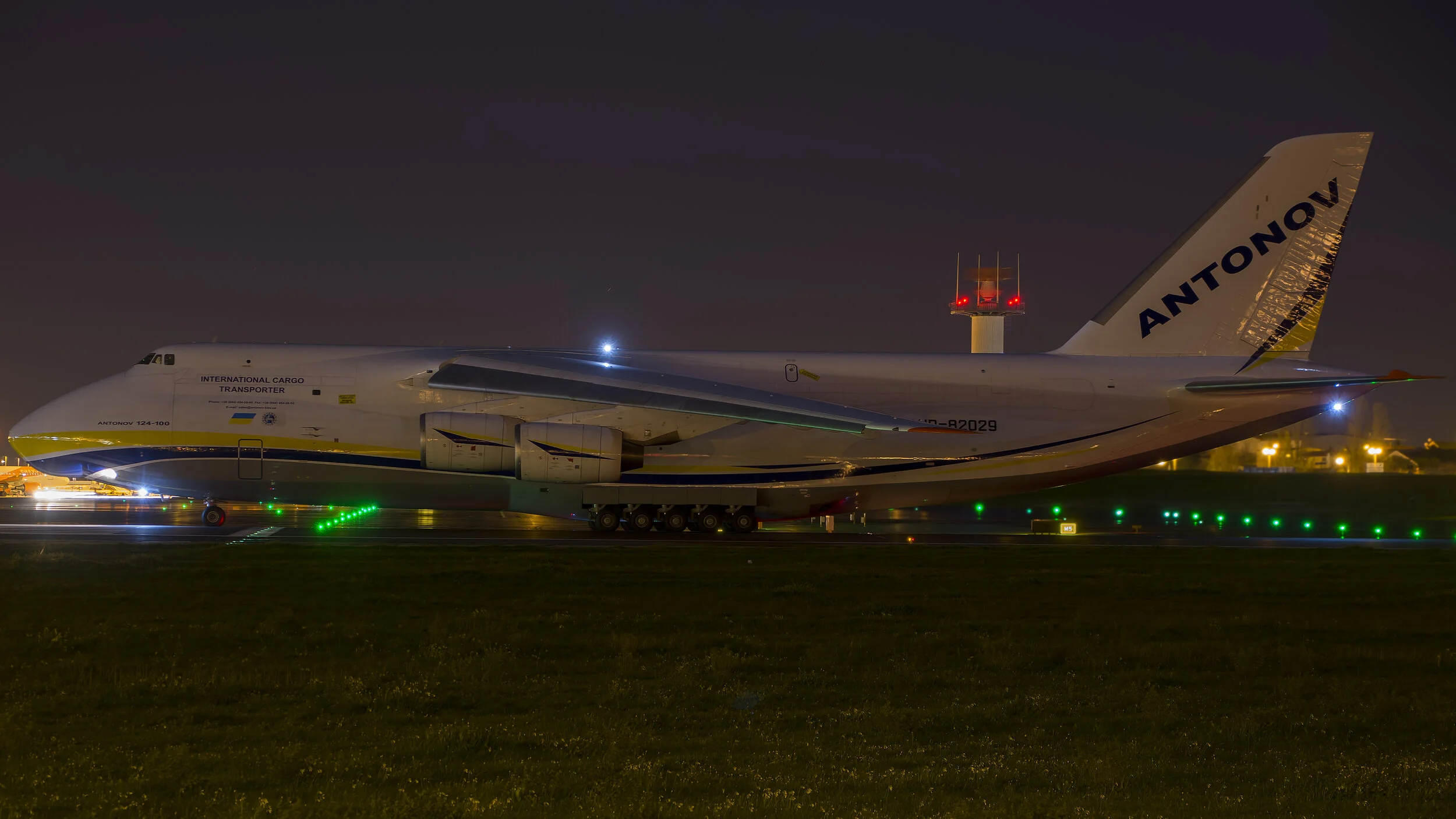 LPPT (Lisbon, Portugal) Antonov Airlines UR-82029 Antonov An-124-100 Ruslan