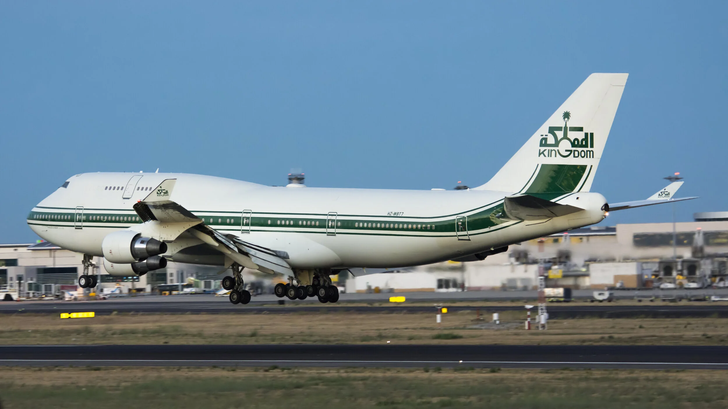 LPPT (Lisbon, Portugal) Kingdom Aircraft HZ-WBT/ B747-4J6