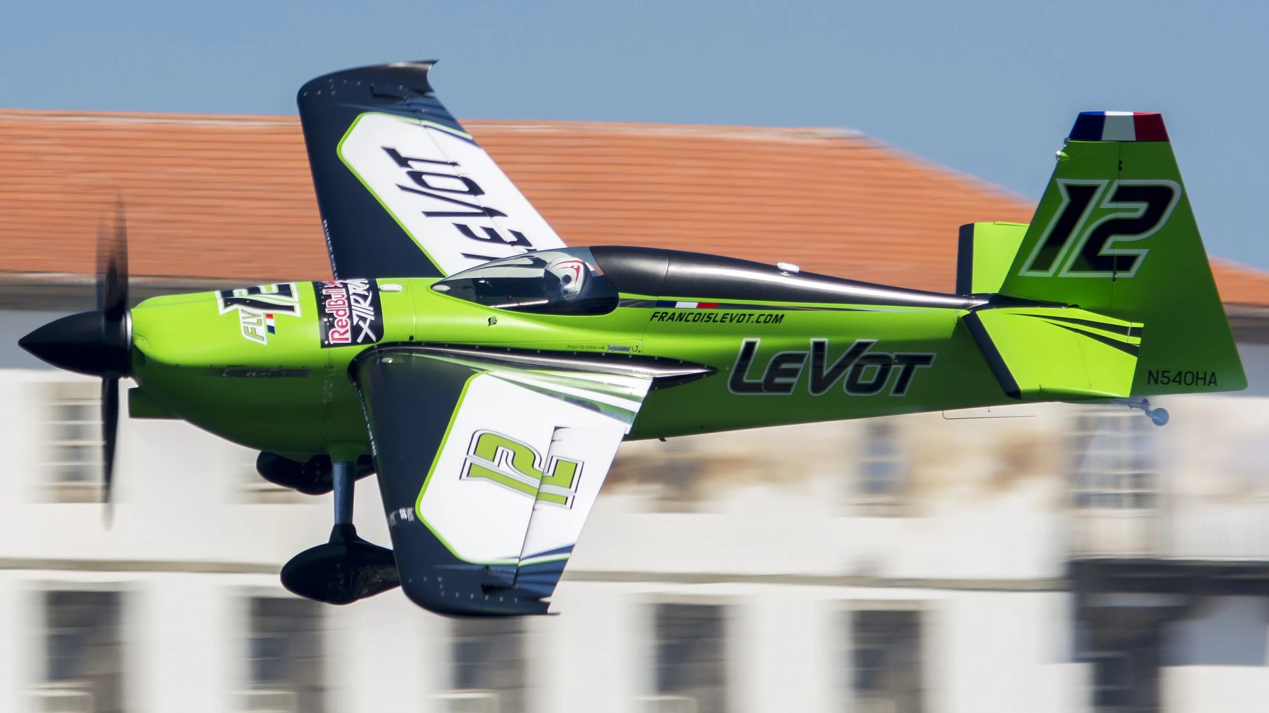 Red Bull Air Race Porto, Portugal 2017. N540HA Edge 540 V3 - François Le Vot