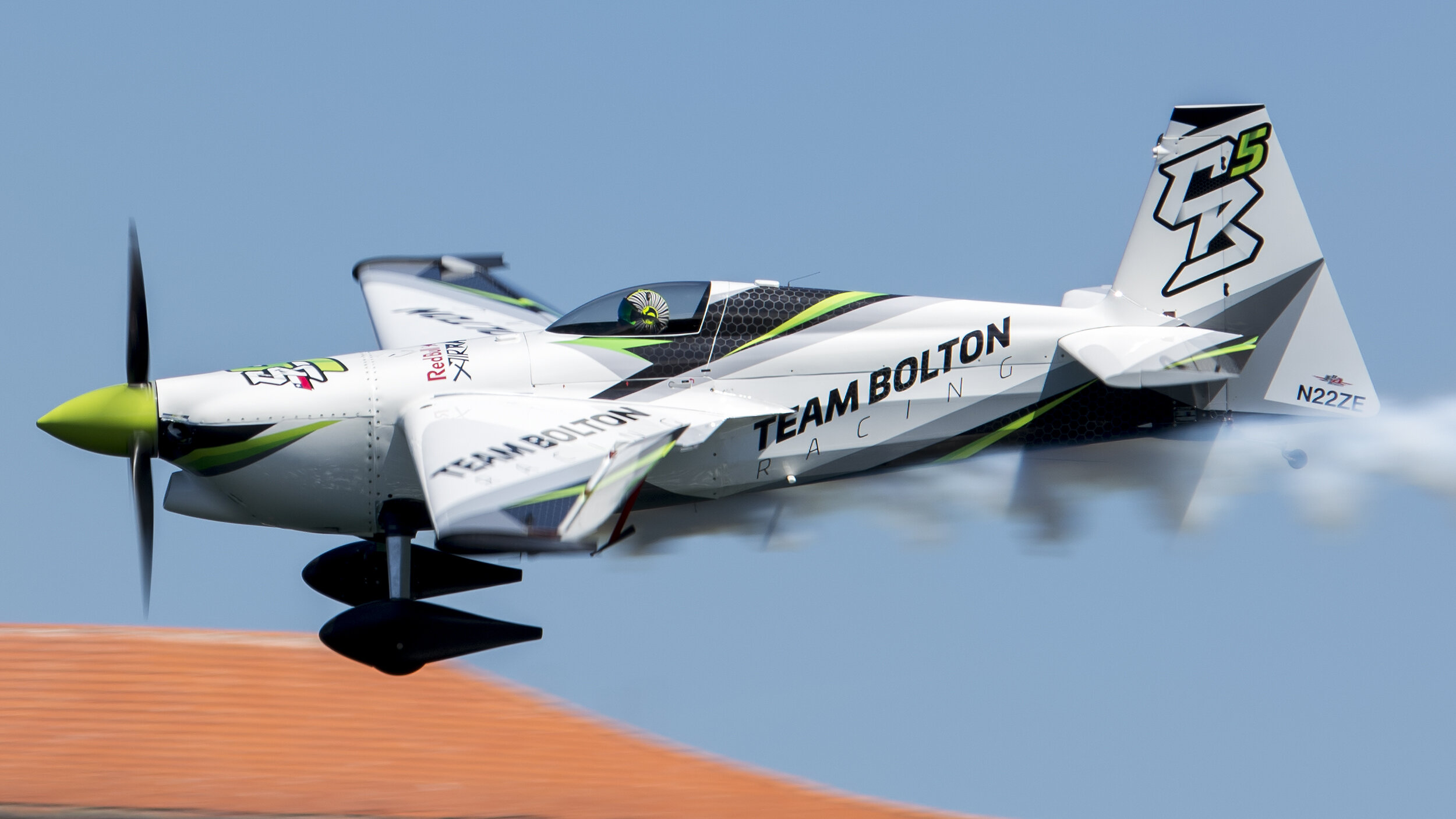 Red Bull Air Race Porto, Portugal 2017. N22ZE Edge 540 V2 - Cristian Bolton