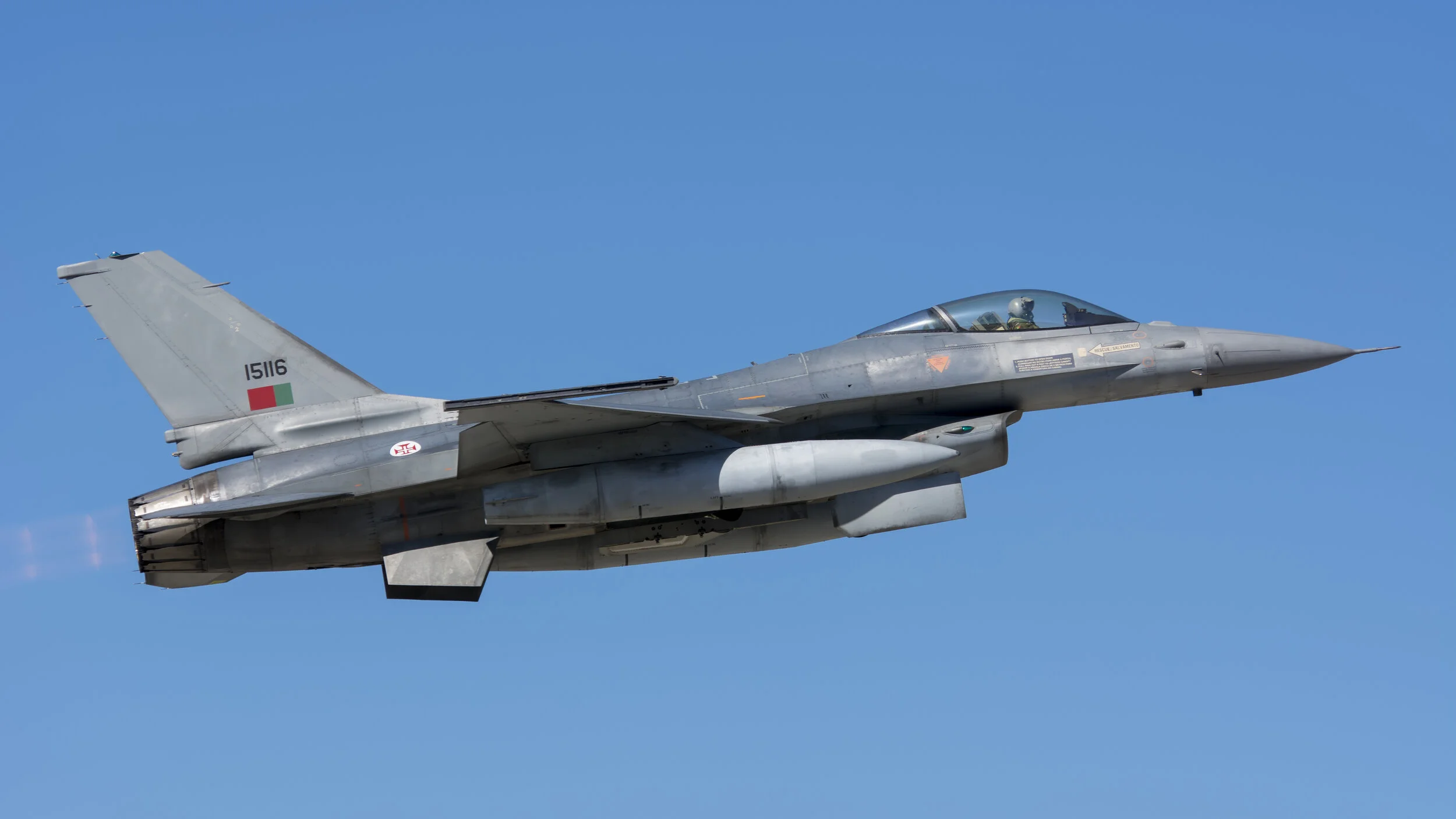 FAP BA5 Monte Real, Portugal. Spotters Day 2017. 15116 Portuguese Air Force General Dynamics F-16MLU