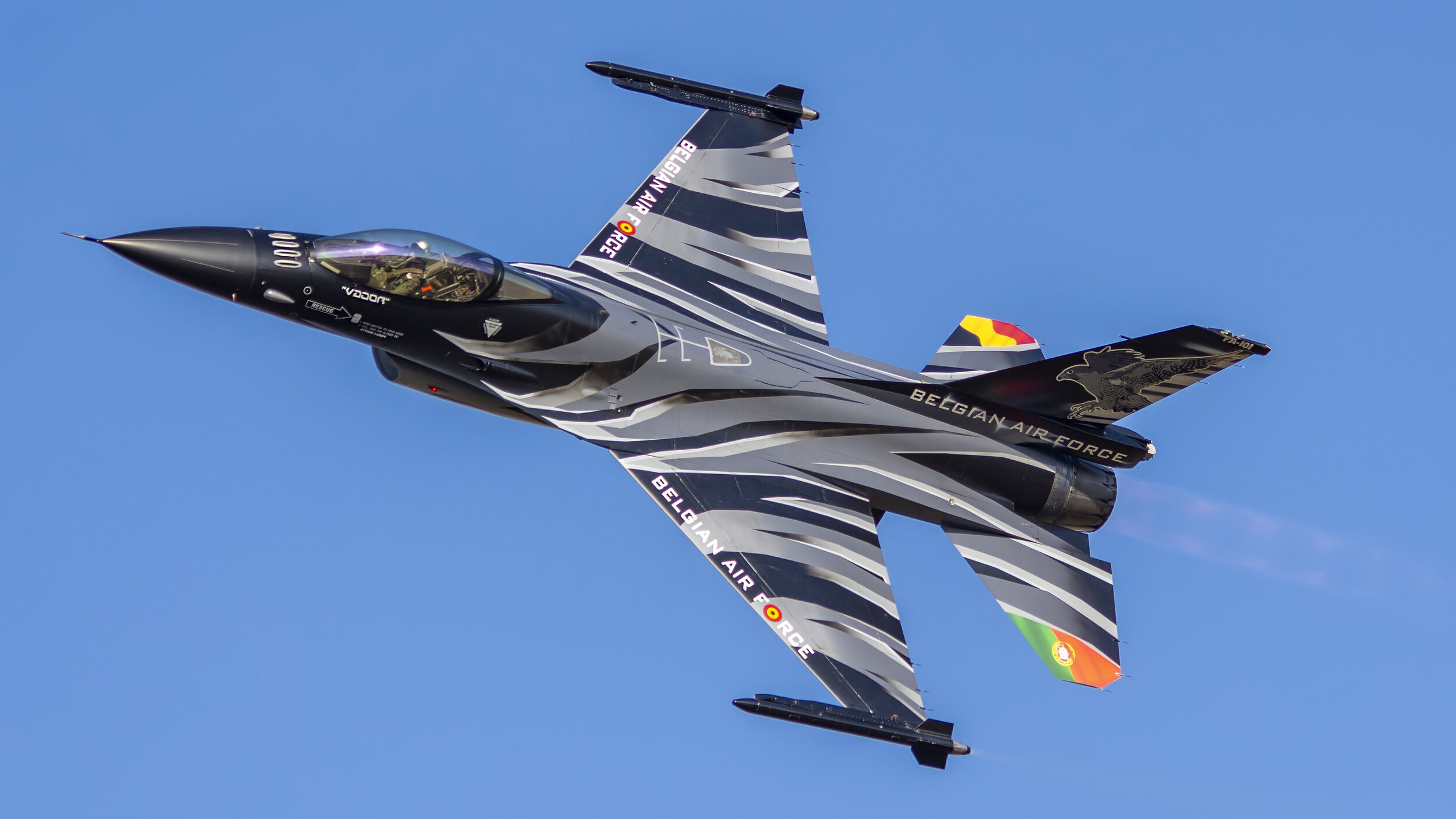 Évora, Portugal. FAP 66º Anniversary July 2018.  FA-101 General Dynamics F-16AM "Dark Falcon" Belgian Air Force Solo Display with Capt Stefan Darte, The "Vador"
