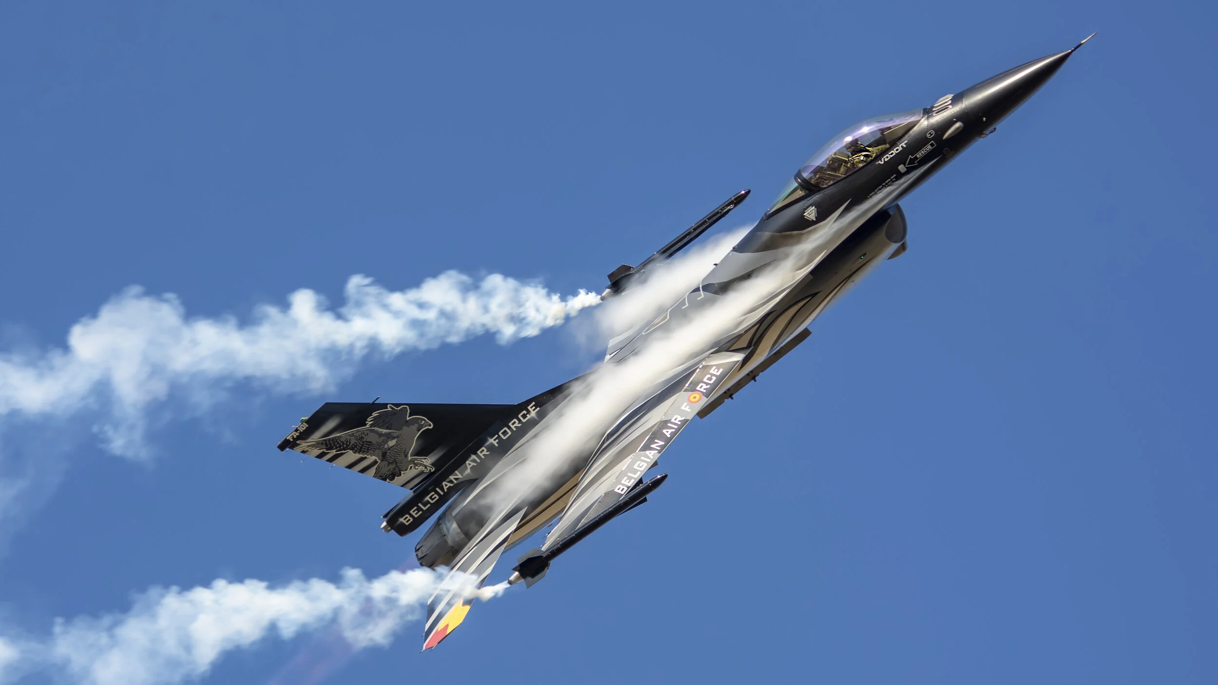 Évora, Portugal. FAP 66º Anniversary July 2018.  FA-101 General Dynamics F-16AM "Dark Falcon" Belgian Air Force Solo Display with Capt Stefan Darte, The "Vador"
