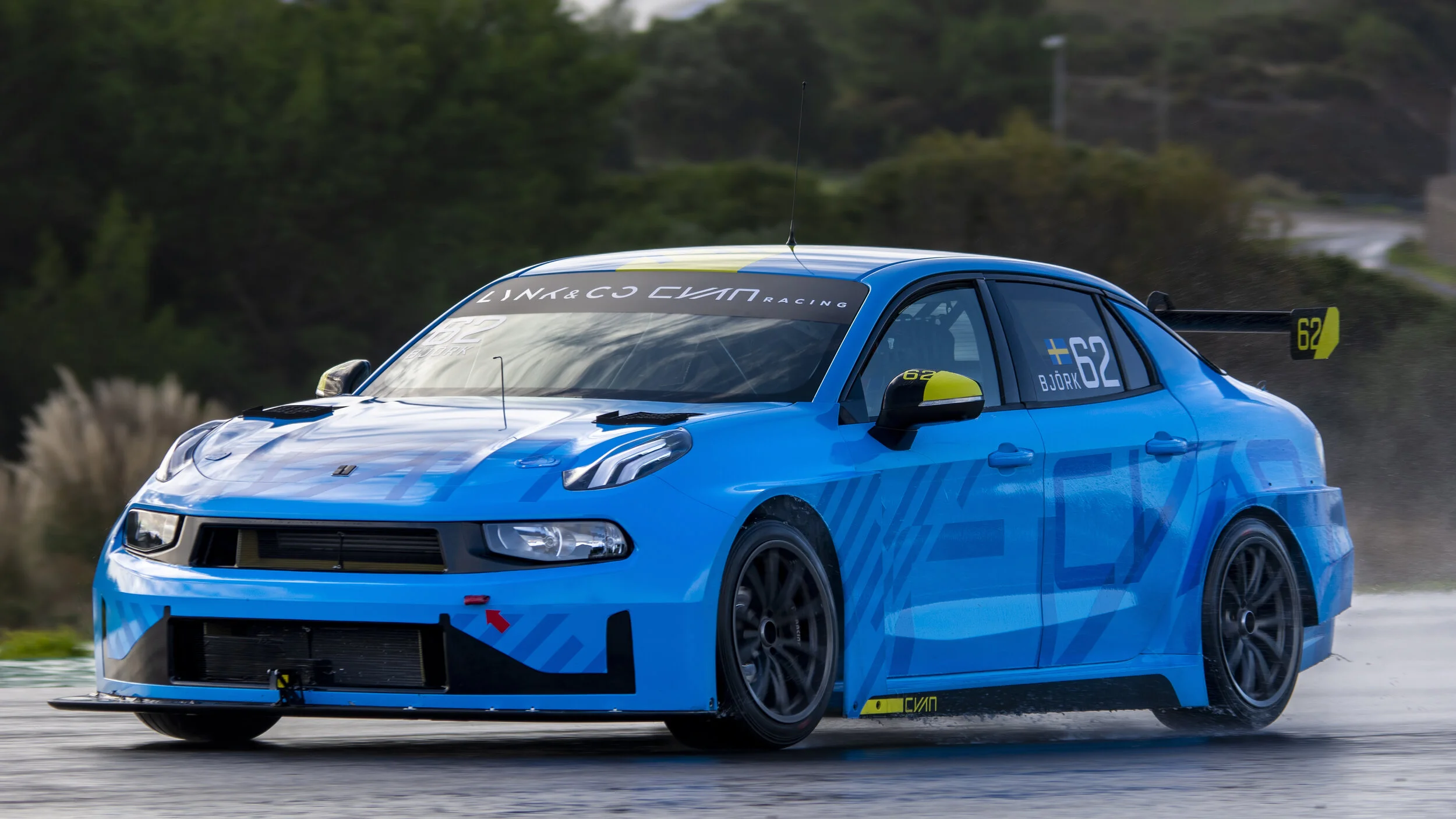 Estoril Circuit, Portugal. Cyan Racing WTCR Lunk & Co 03 Cyan. Nov 2018.