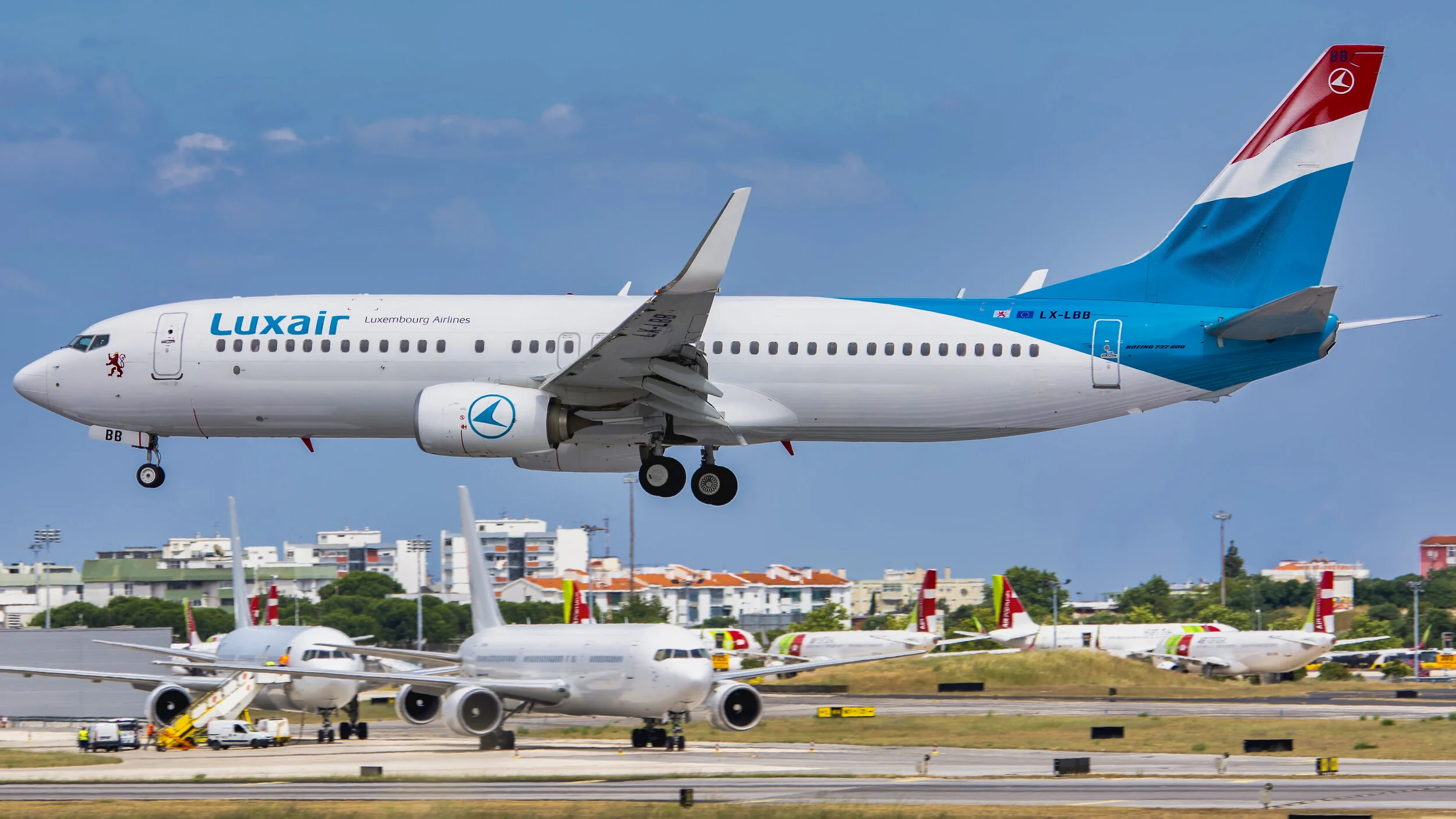 LPPT (Lisbon, Portugal). Luxair LX-LBB Boeing B737-86J (W) 