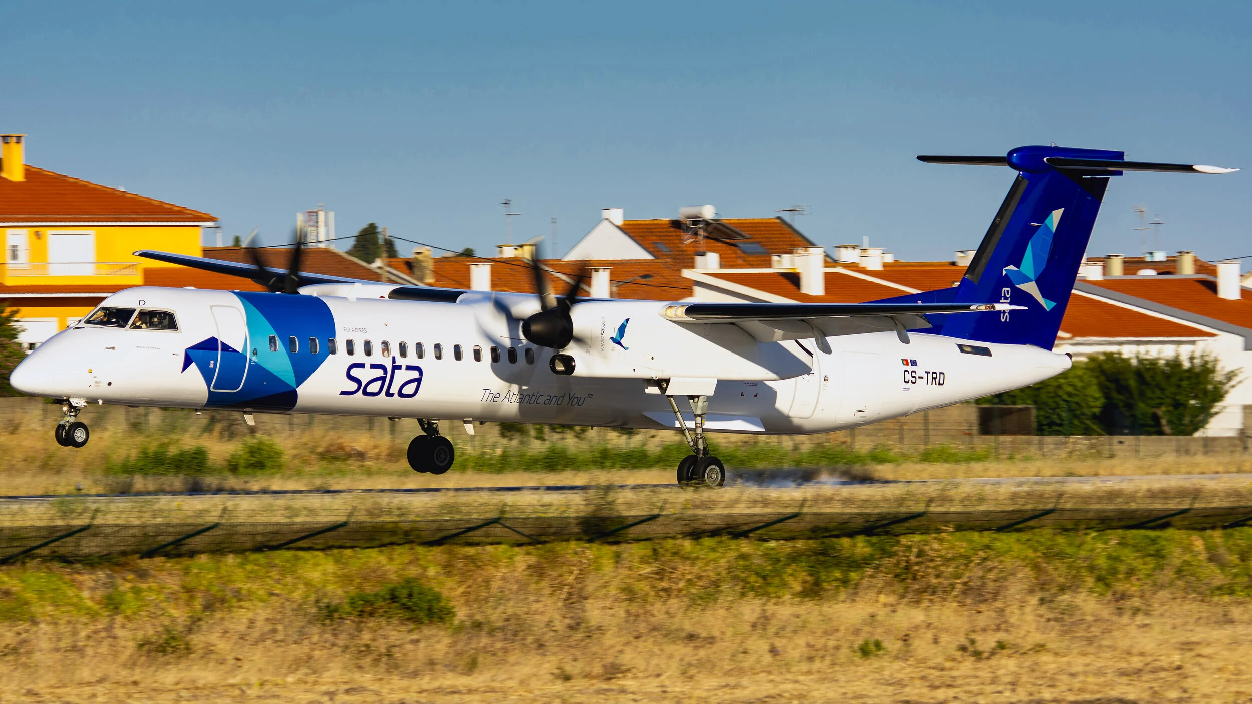 LPCS (Cascais, Portugal). SATA Air Acores Bombardier CS-TRD DHC 8-402Q Dash 8