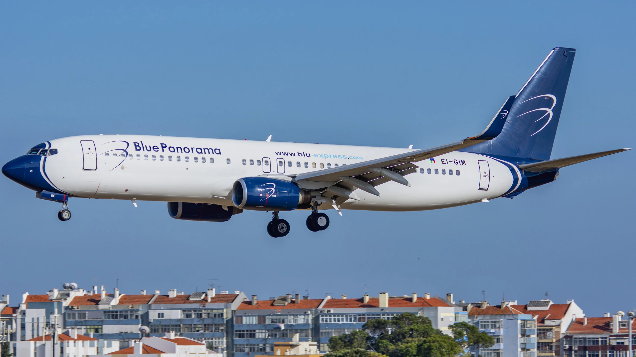 LPPT (Lisbon, Portugal). Blue Panorama Airlines EI-GIM Boeing B737-86Q (W)