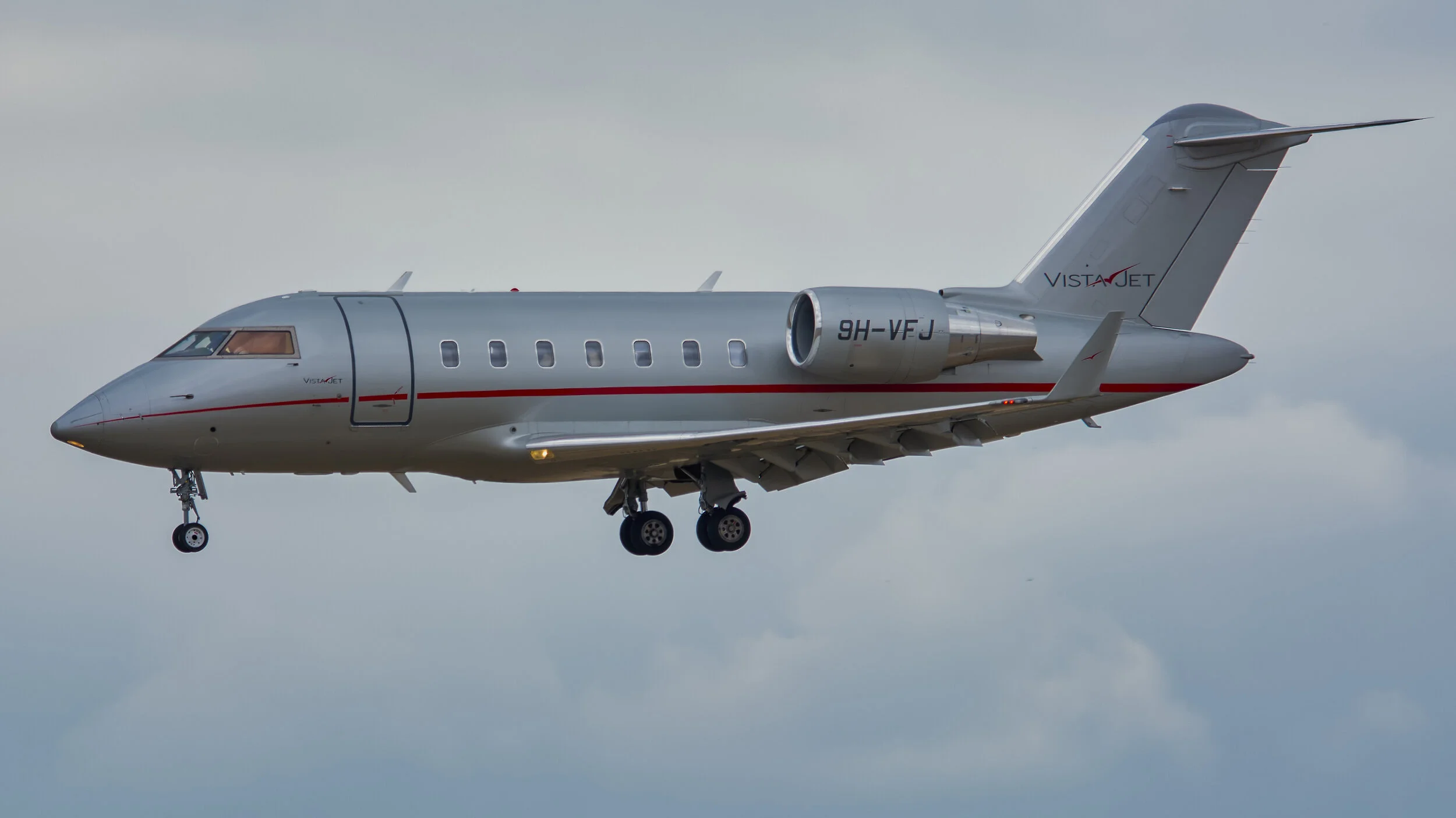 LPPT (Lisbon, Portugal). VistaJet 9H-VFJ Bombardier CL-600-2B16 Challenger 605