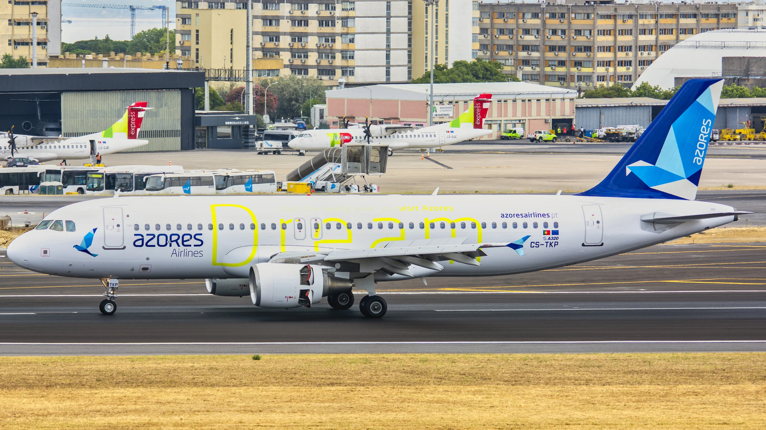 LPPT (Lisbon, Portugal). SATA International CS-TKP Airbus A320-214
