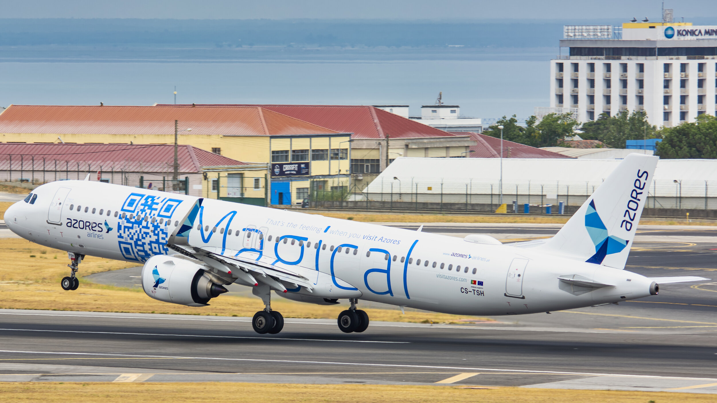 LPPT (Lisbon, Portugal). Azores Airlines CS-TSH Airbus A321-253N