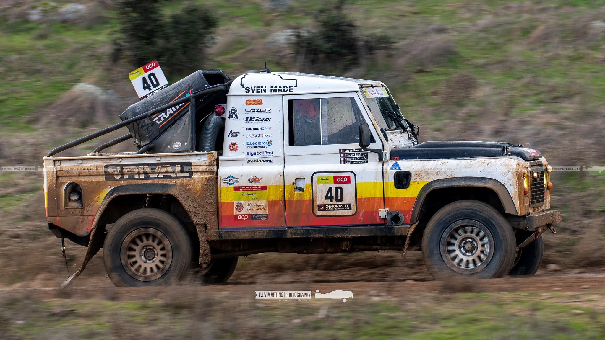 LAND ROVER DEFENDER 110