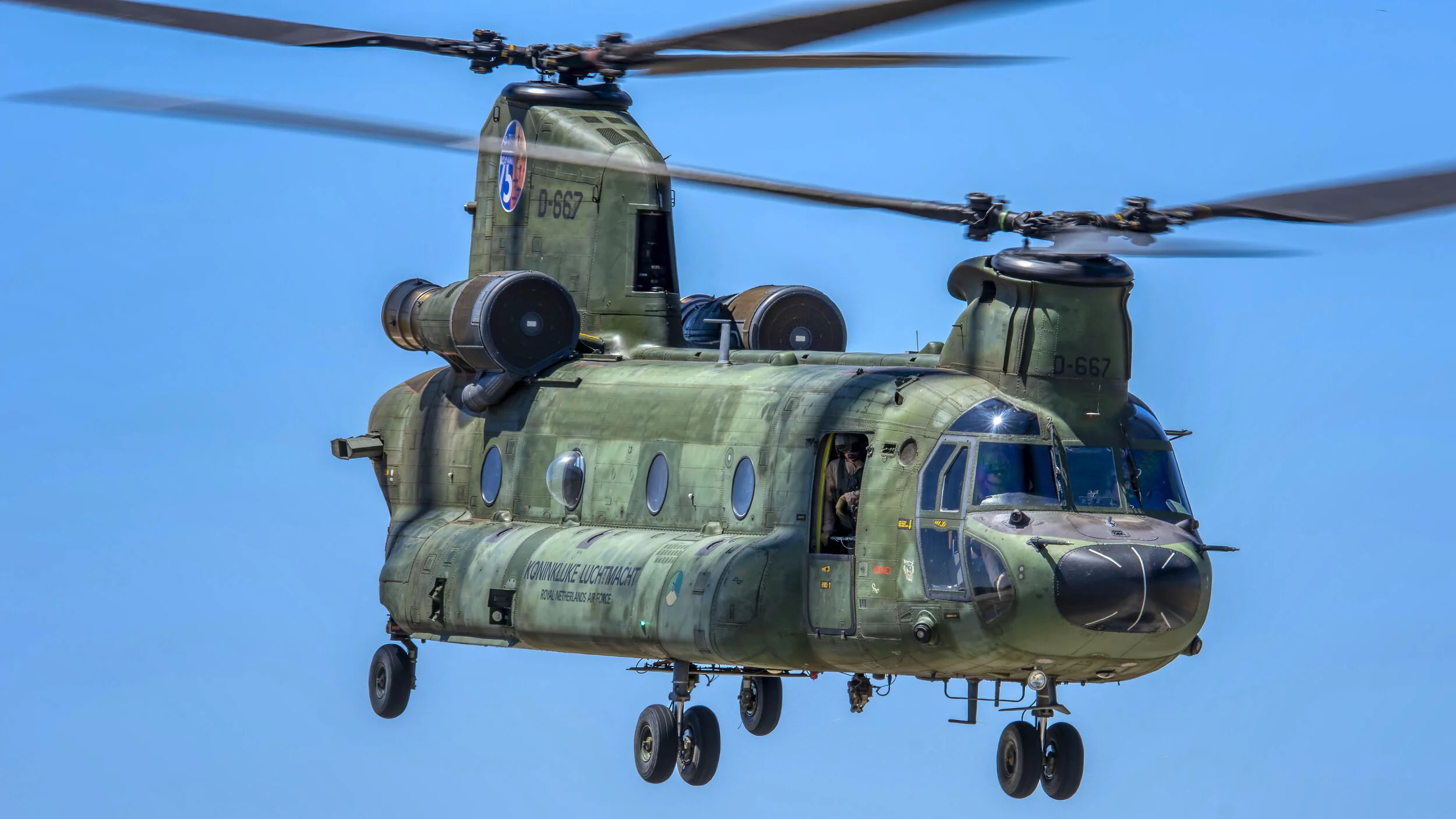 FAP BA11, Beja, Portugal. Hot Blade 2021.
D-667 Royal Netherlands Air Force (Koninklijke Luchtmacht) Boeing CH-47D Chinook 