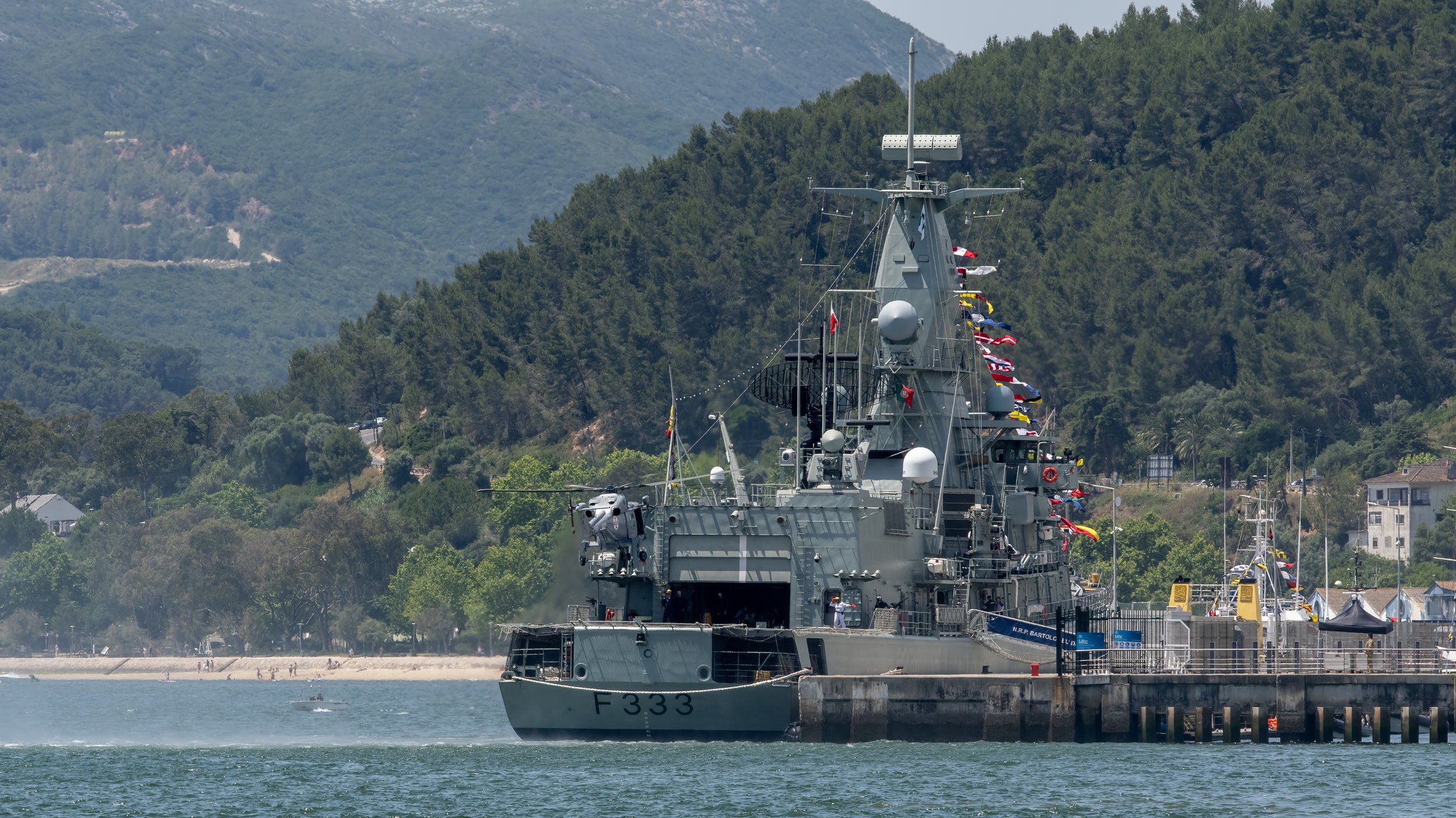 Dia da Marinha 2026
Demonstração Naval / Naval Demonstration

NRP Bartolomeu Dias (F333) & 19202 Westland Lynx Mk 95