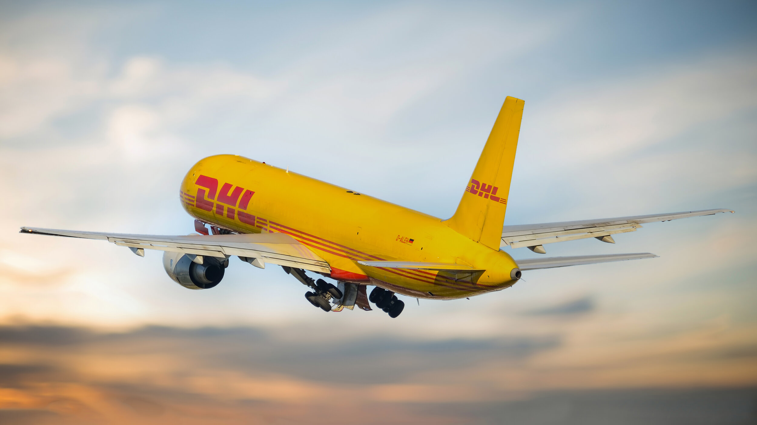 LPPT (Lisbon, Portugal). EAT Leipzig (opt DHL) Boeing 757-236 /SF