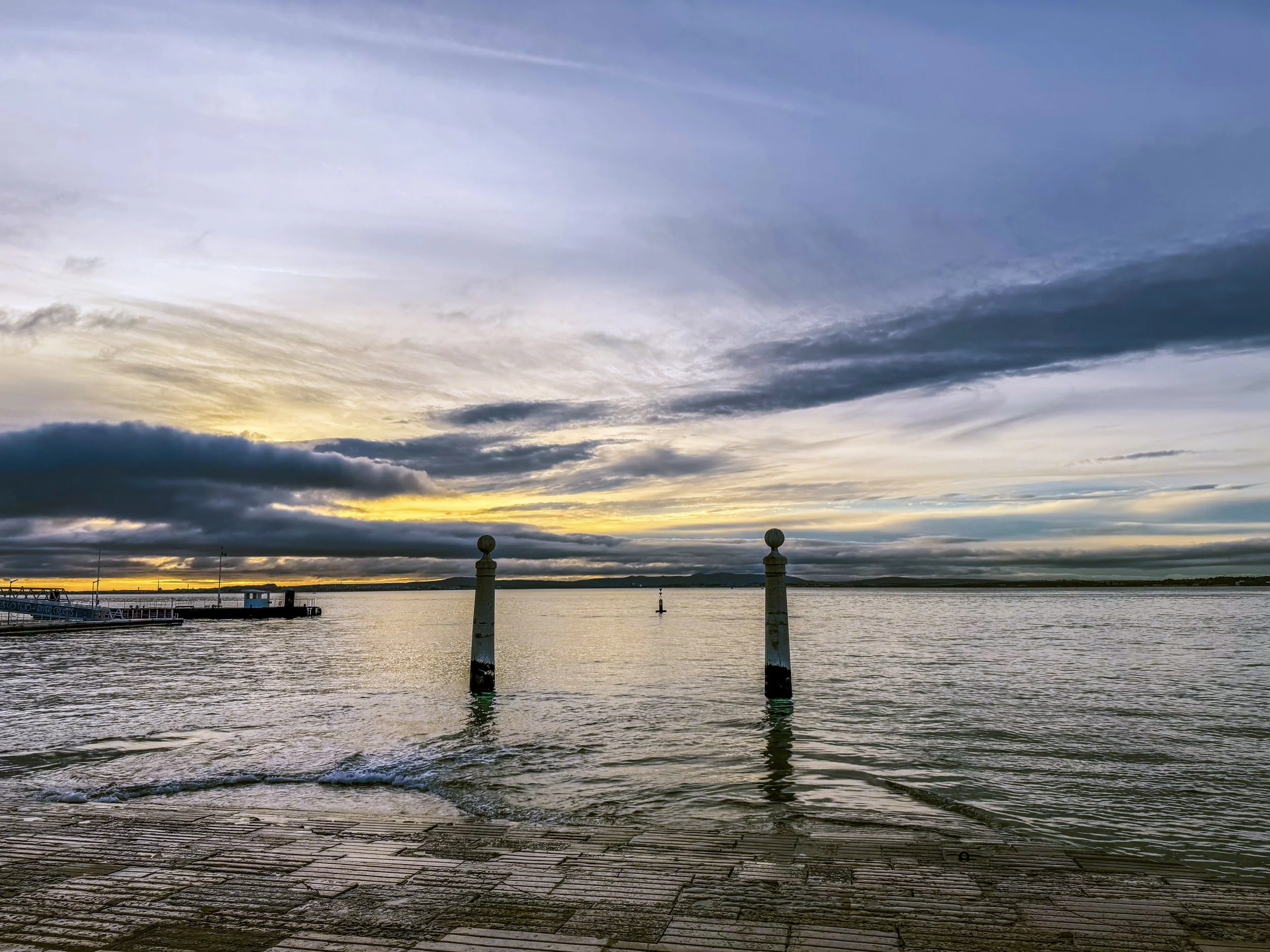 Lisbon River Tejo, Cais das Colunas, Portugal