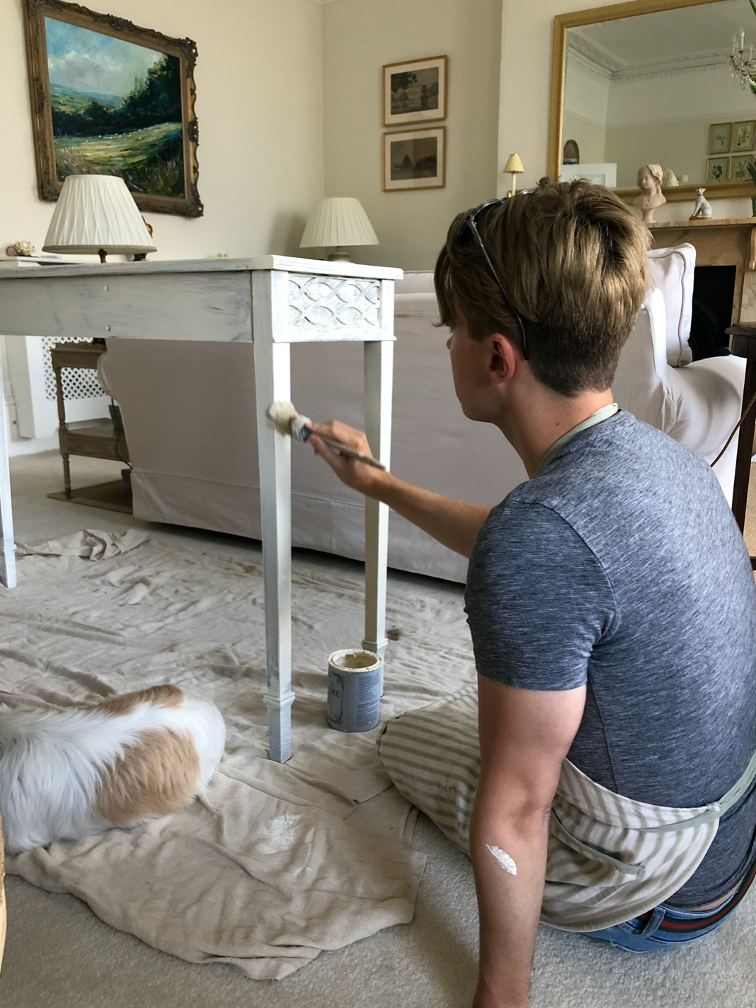 Painting a side-table with chalk paint