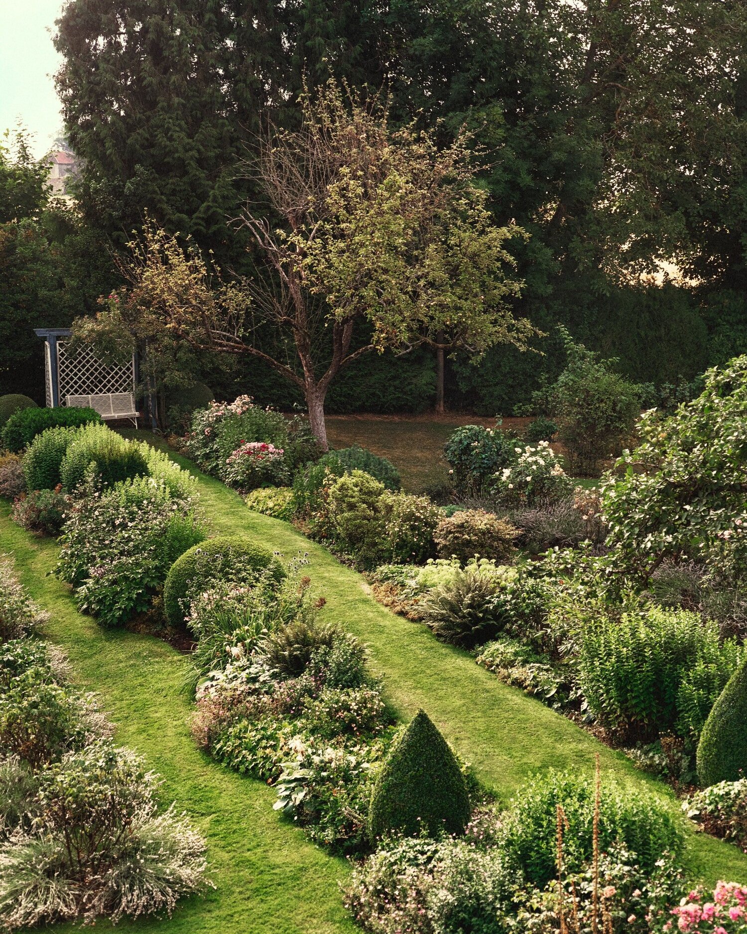 Elegant but simple borders in the gardens