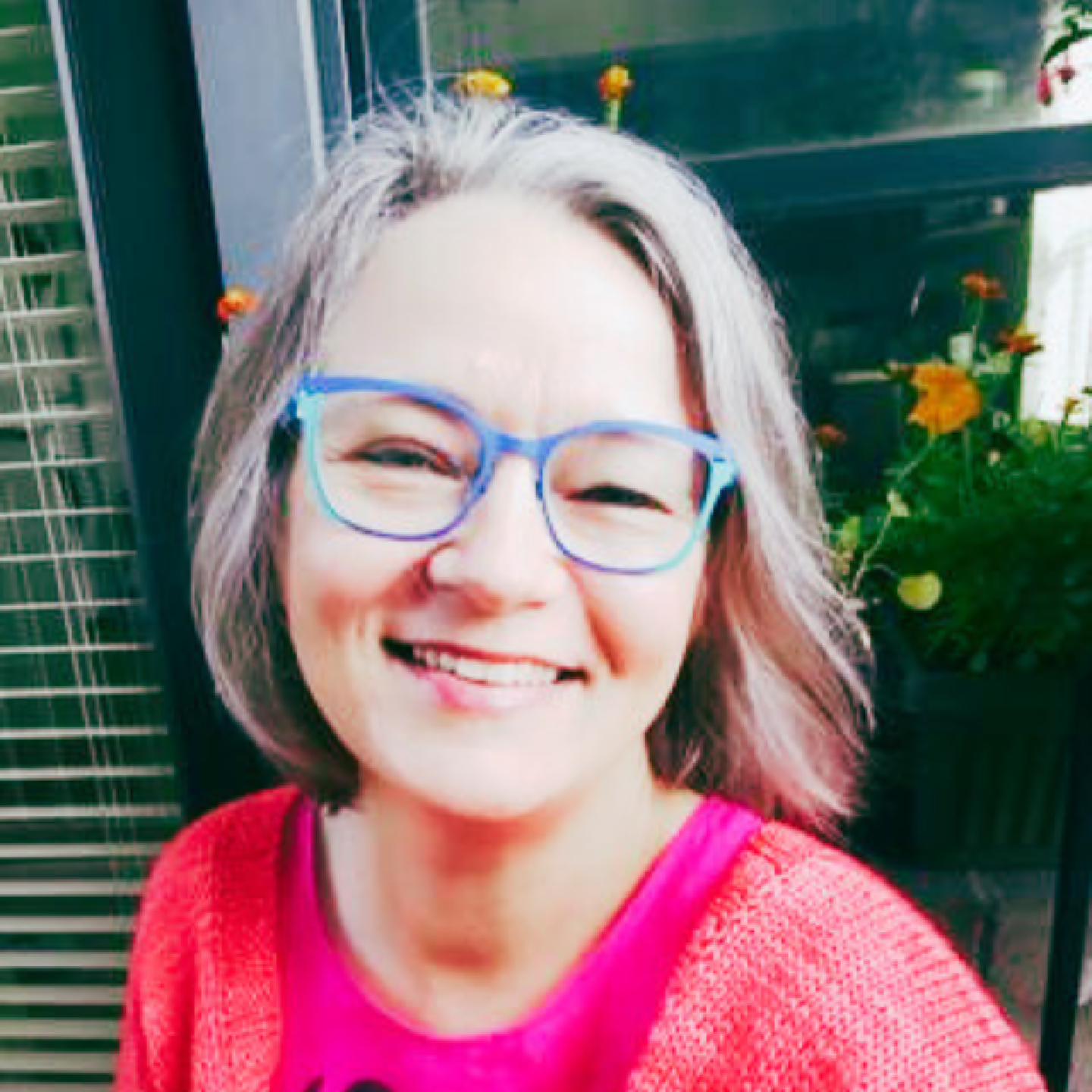 Lisa Headings, expressive arts therapist in Oregon offering online therapy for autistic and ADHD adults