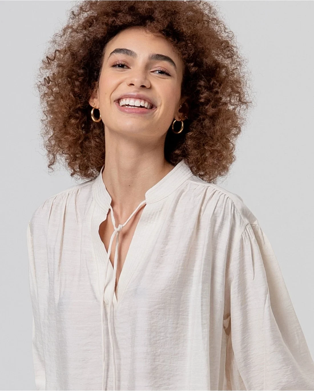 Chemise col V ecru les lavandines.jpg