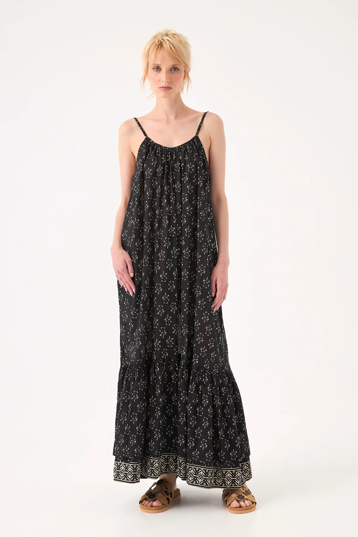 Robe volant noir les Lavandines Cremieu