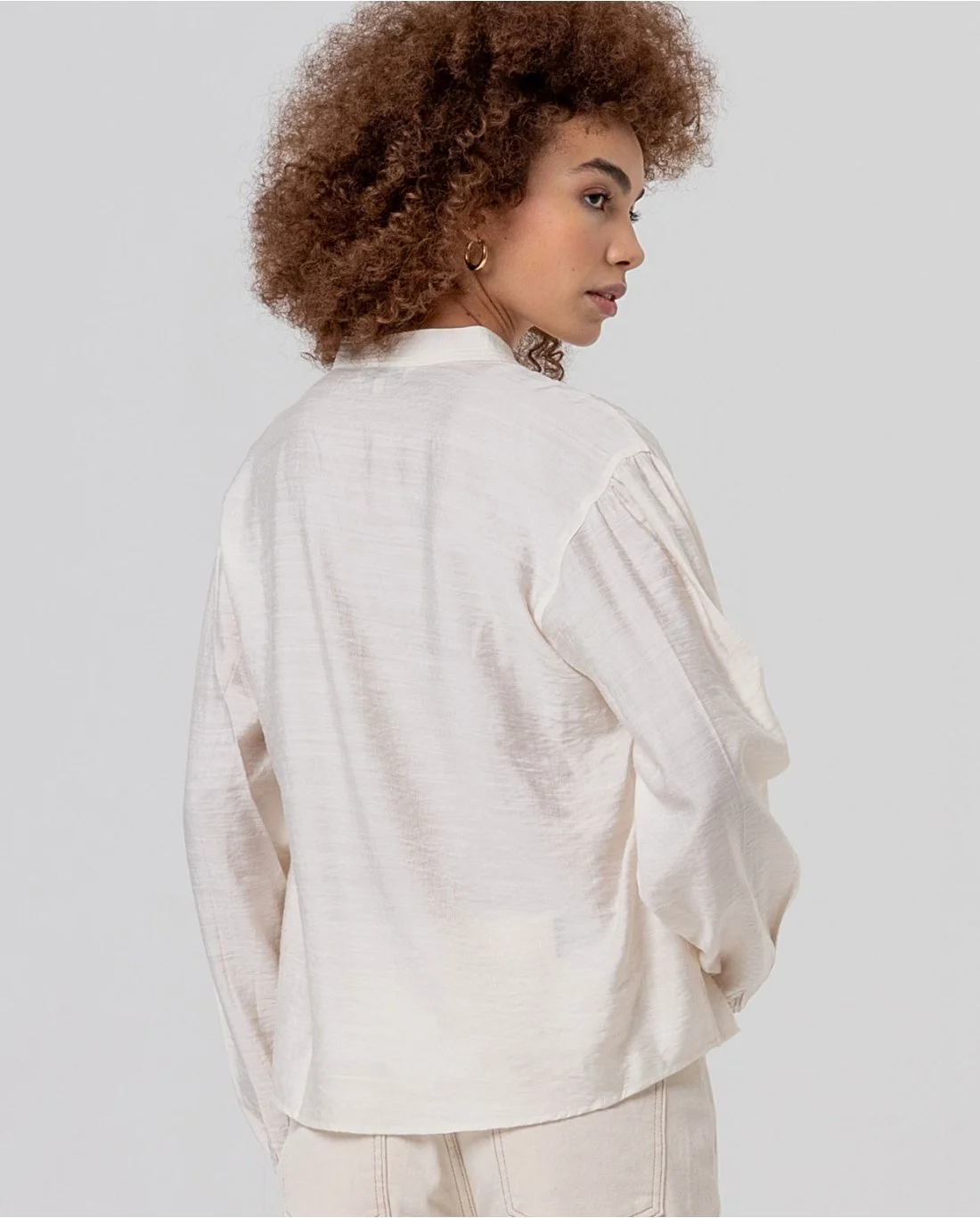 Chemise ecru dos col V les lavandines.jpg