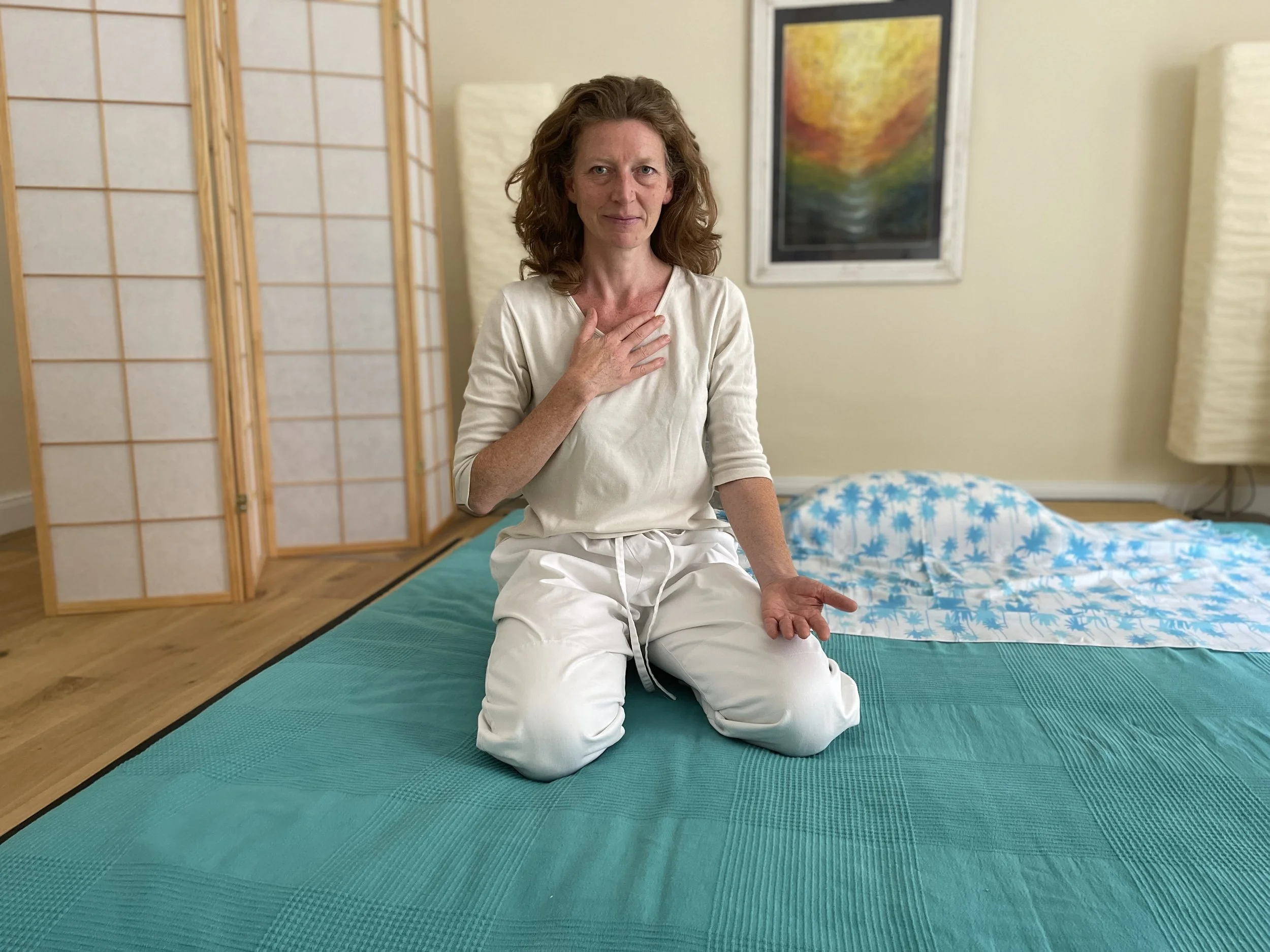 Barbara Naur in ihrer Praxis in Berlin