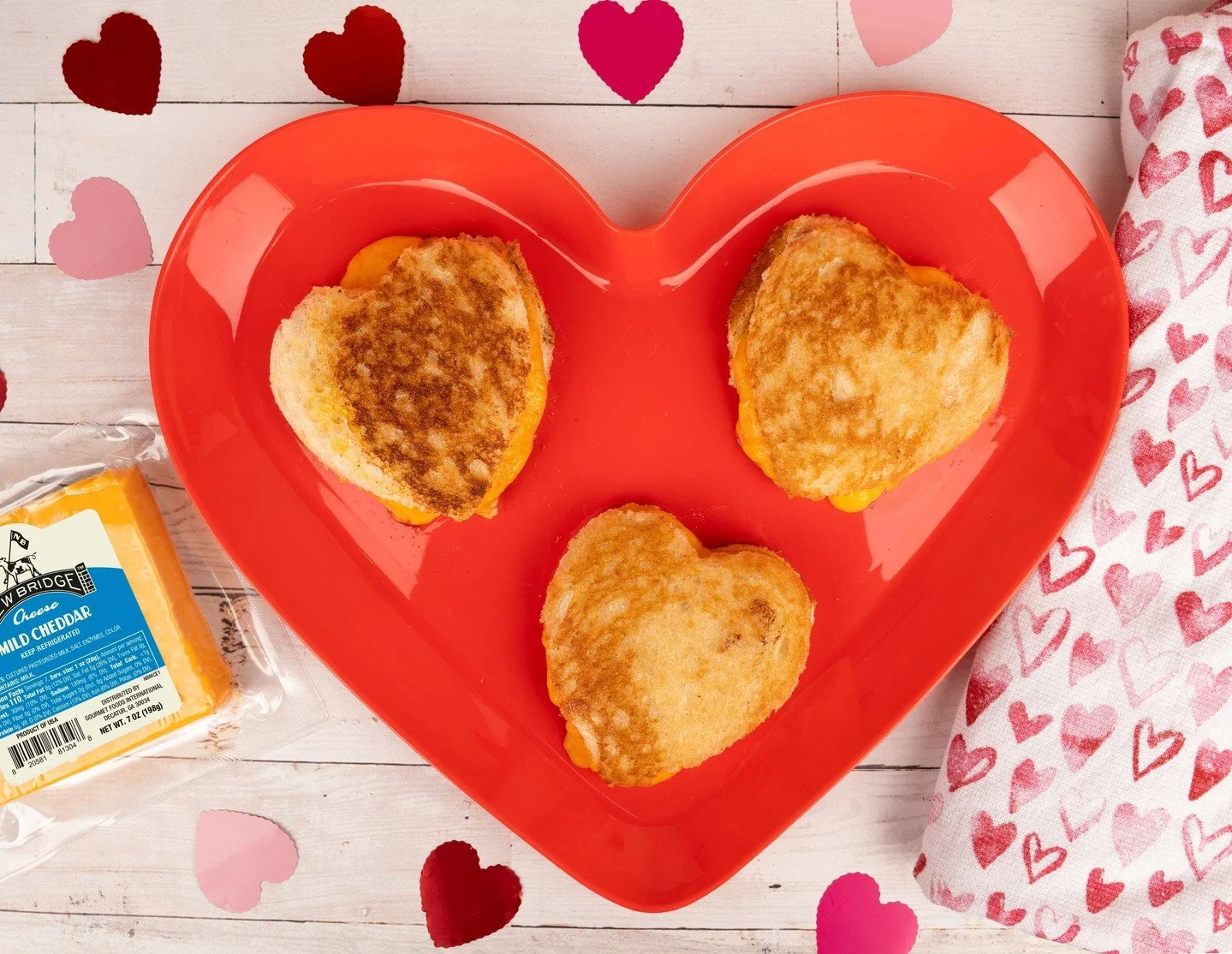 Cute enough for Valentine&rsquo;s. Easy enough for any day. 💘 This heart-shaped grilled cheese made with New Bridge Mild Cheddar is crispy on the outside, melty on the inside. 

Recipe in bio!

#ValentinesDay #GrilledCheese #CheeseLovers #EasyRecipe
