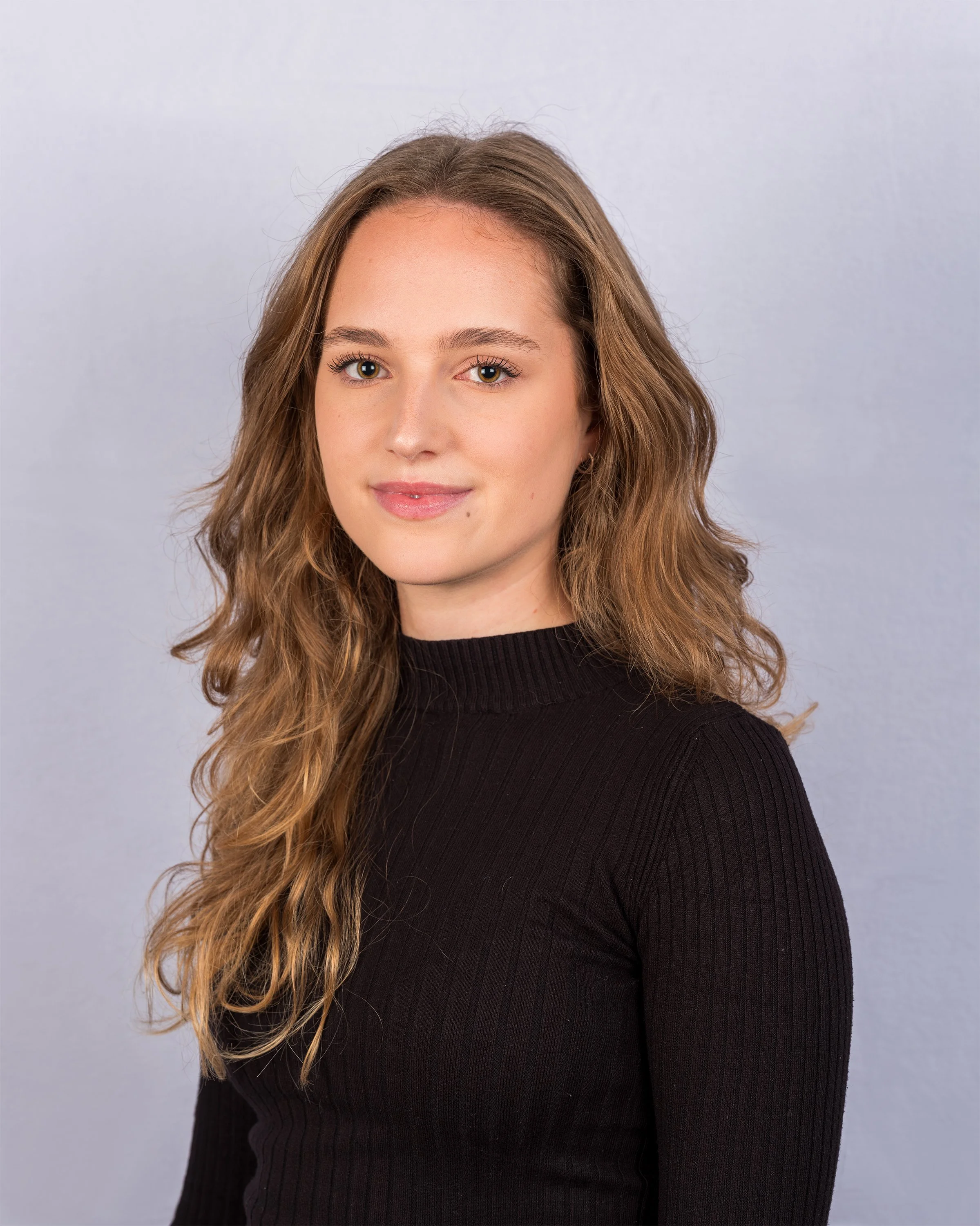 Chelsea A. Neuweiler, Galerieassistentin