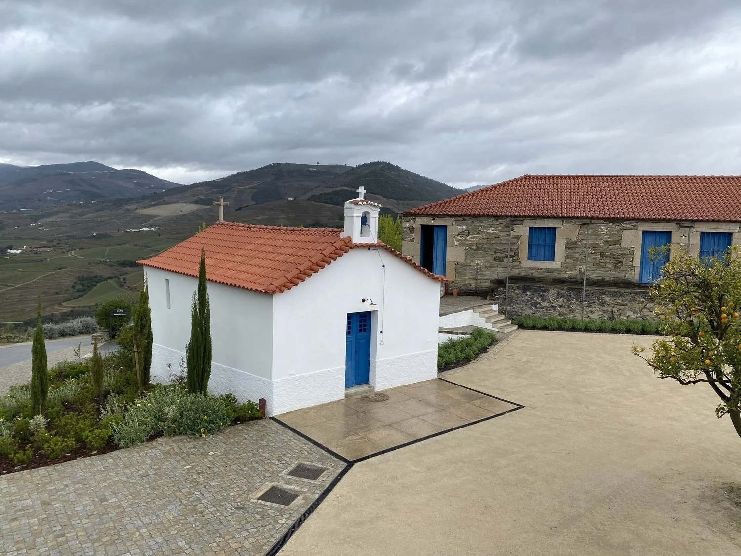 A small white chapel at Quinta Madre de Água