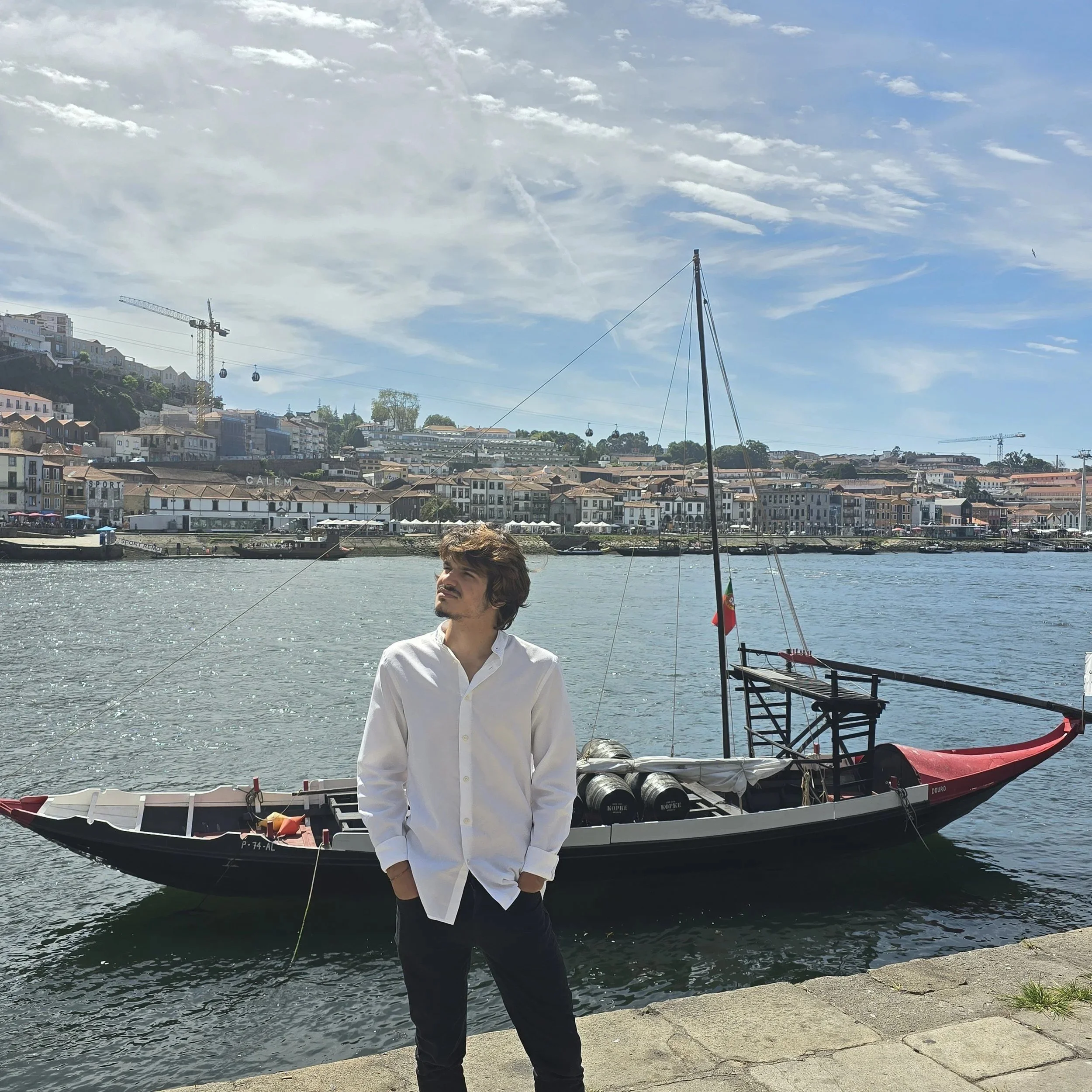 Luís, your Porto guide, by the Douro in Ribeira.