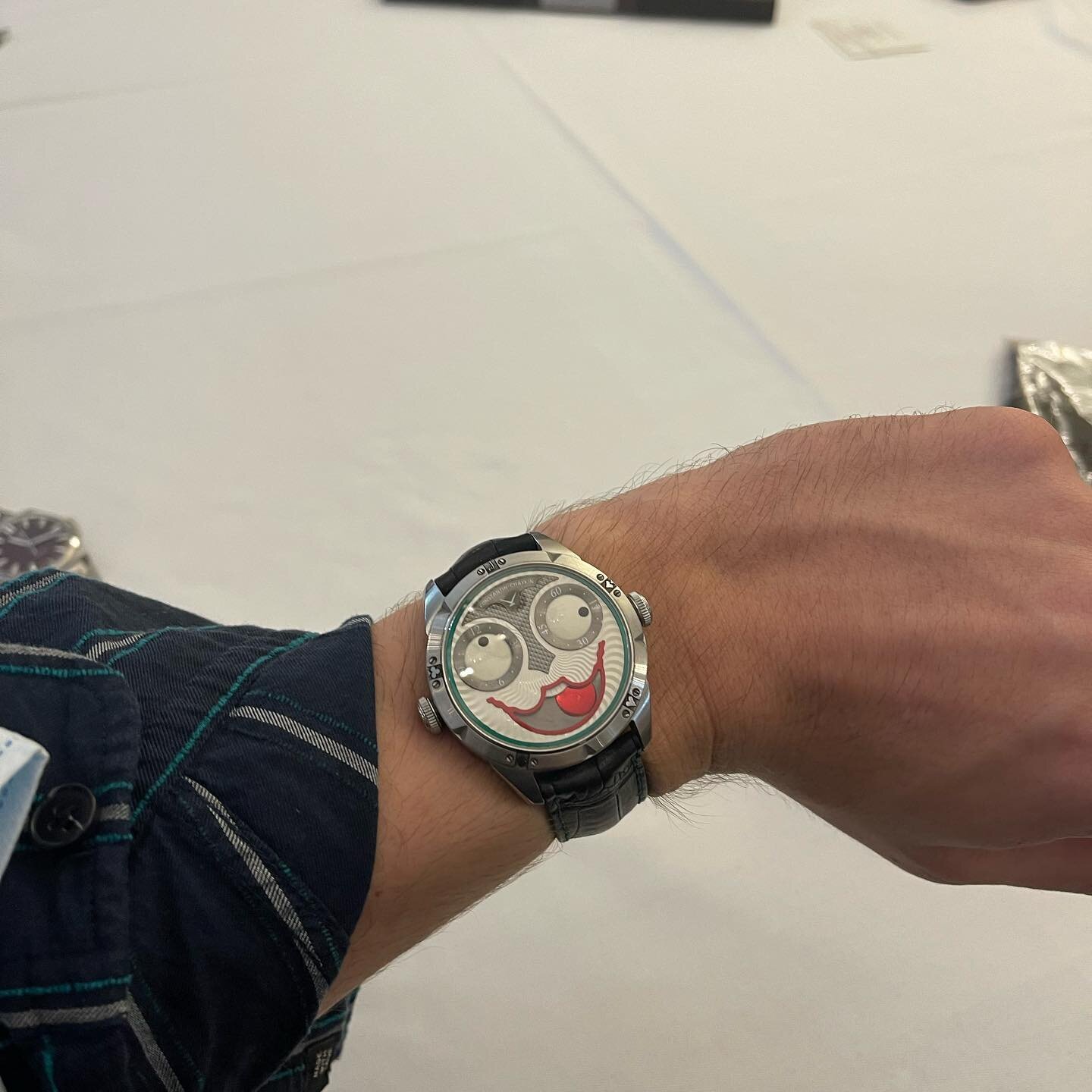 #fbf to wearing @k_chaykin&rsquo;s personal joker while chatting with him via an English -&gt; French -&gt; Russian translation chain

#russianwatches #chaykin #konstantinchaykin #chaykinjoker #jokerwatch #watchesofinstagram #genevawatchdays #geneve 