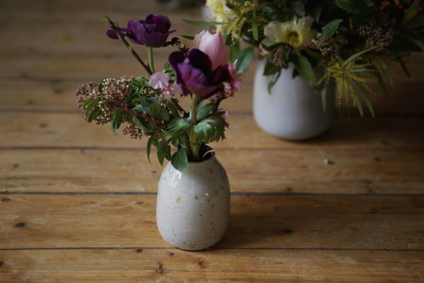 Questo week end al @vintage_market_roma c&rsquo;era Martina accanto a me. Componeva con calma mazzi e corone. Sapevo che sarei ripartita pi&ugrave; carica di quanto ero arrivata sabato mattina con le mie ceramiche. &Egrave; bastato poco per arrivare 