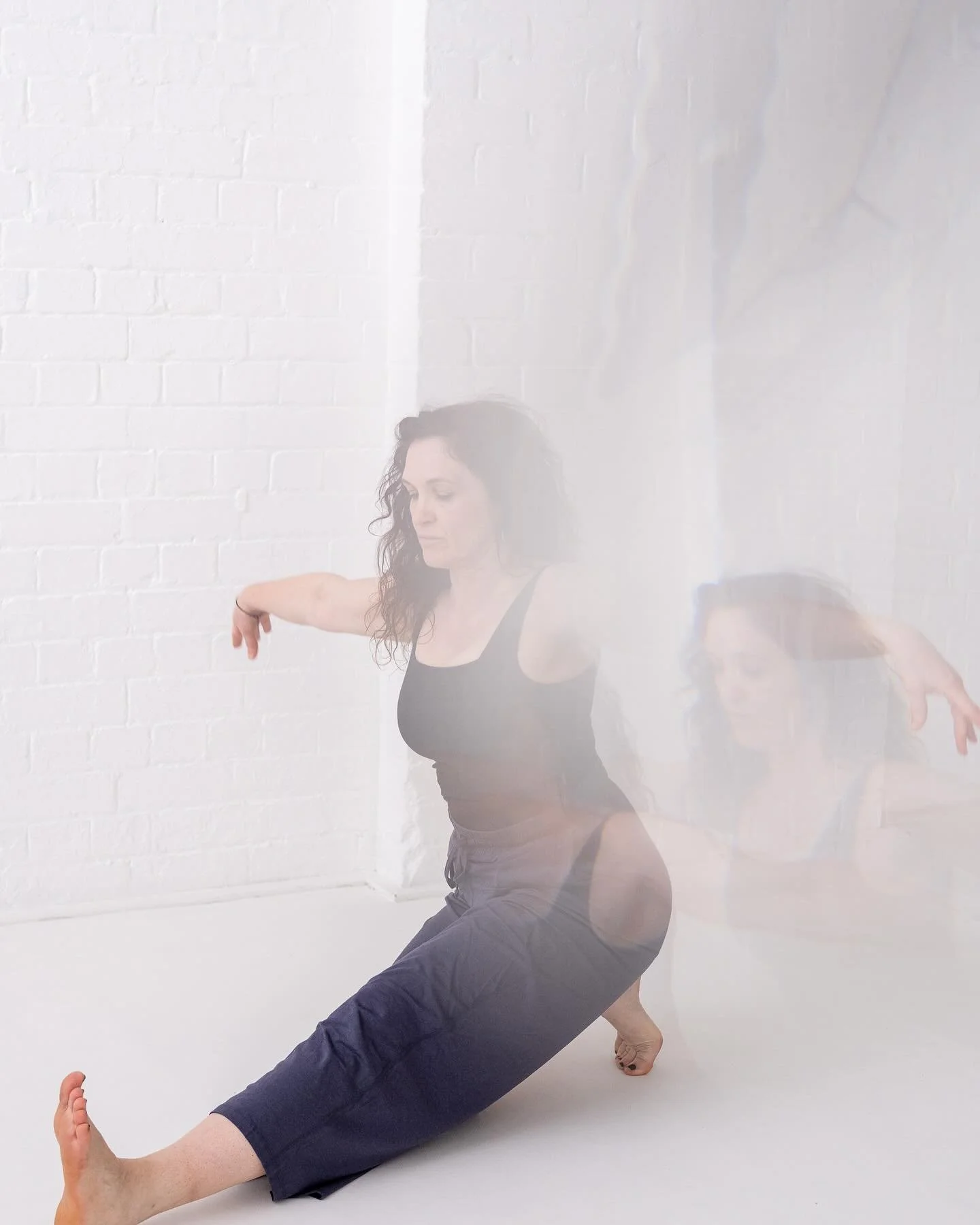 Thursday Evening ~ An extended practice @nowstudiobristol 
Flow into Sound
We begin with a slow yoga flow to cultivate bodily awareness, before settling into an extended savasana and sound bath.
7.30 - 9.00 pm 
First pic by @caryscaptures 📸