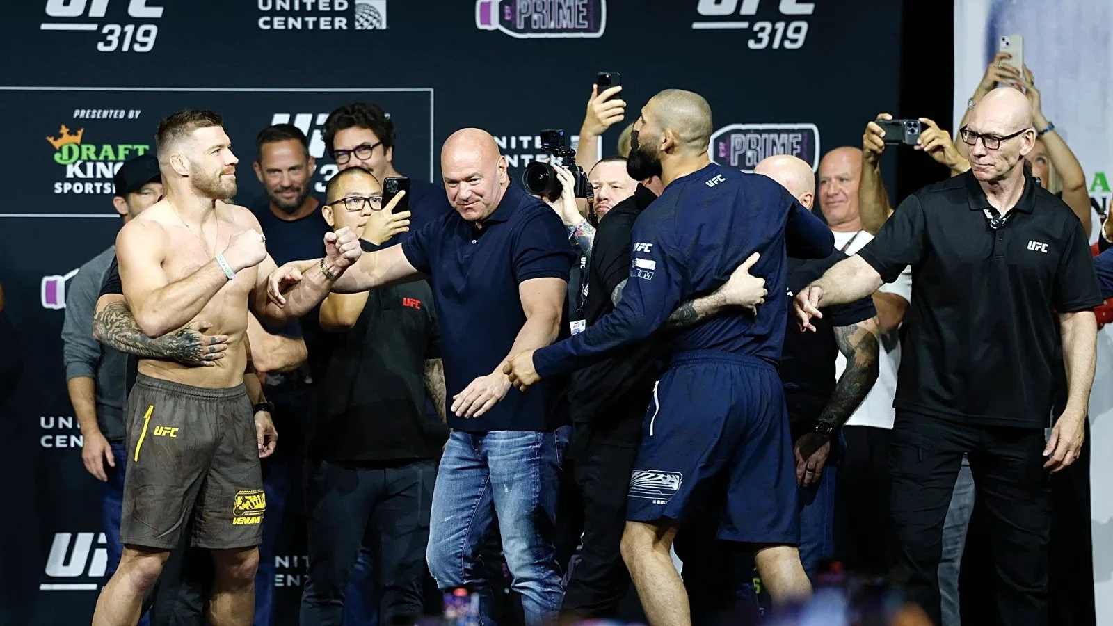 Dricus du Plessis (c) & Khamzat Chimaev have heated face off at weigh-ins!