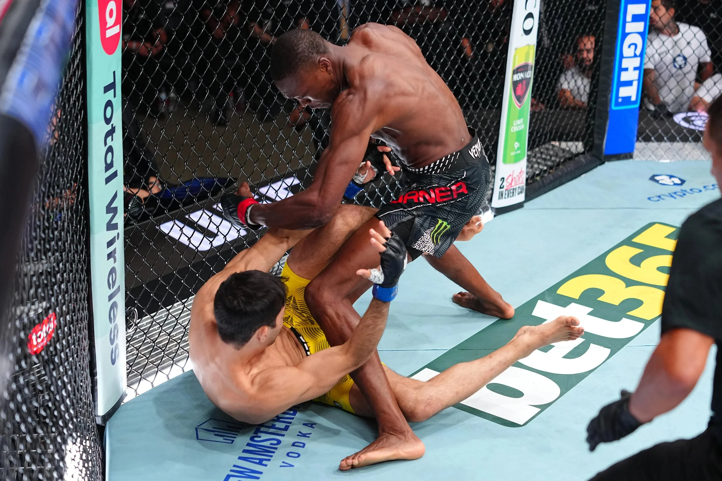 Jalin Turner didnt mess around getting a 35 sec KO!!!
