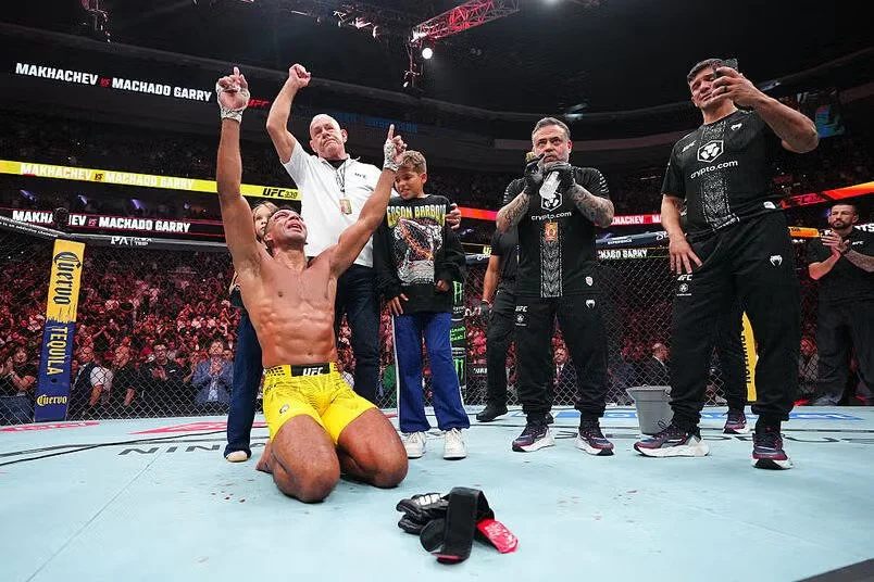 Edson Barboza bids farewell to the crowd.