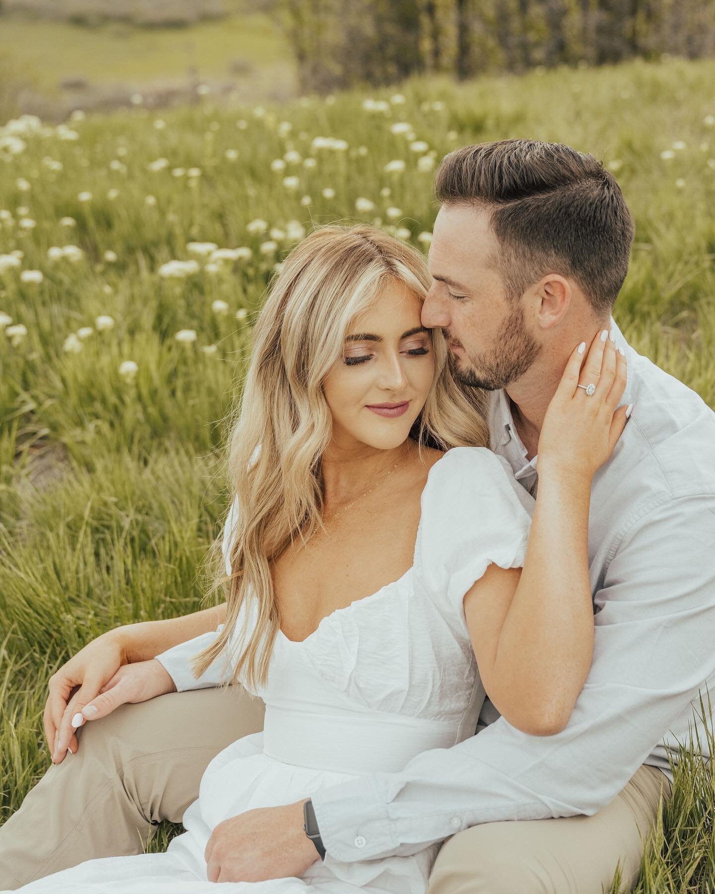 summertime engagements 🌞🕊
&bull;
&bull;
&bull;
&bull;
&bull; #utahweddingphotographer #utahvalleybride #provoweddingphotographer #slcweddingphotographer #provowedding #engagementoutfitinspo #westcoastweddings