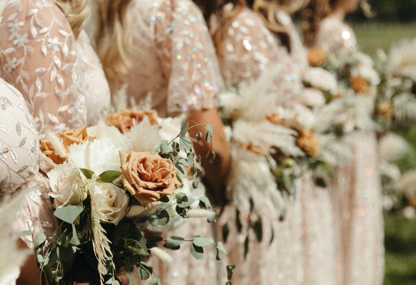 These blooms with the shimmer of these Baltic Born dresses was such a fun choice by our amazing bride! Elegant meets boho meets disco vibes all the way! 🪩 
.
.
.
📸: @dinaremiphotography 
🌼: @sg.weddings.and.events 
💃: @balticbornclothing