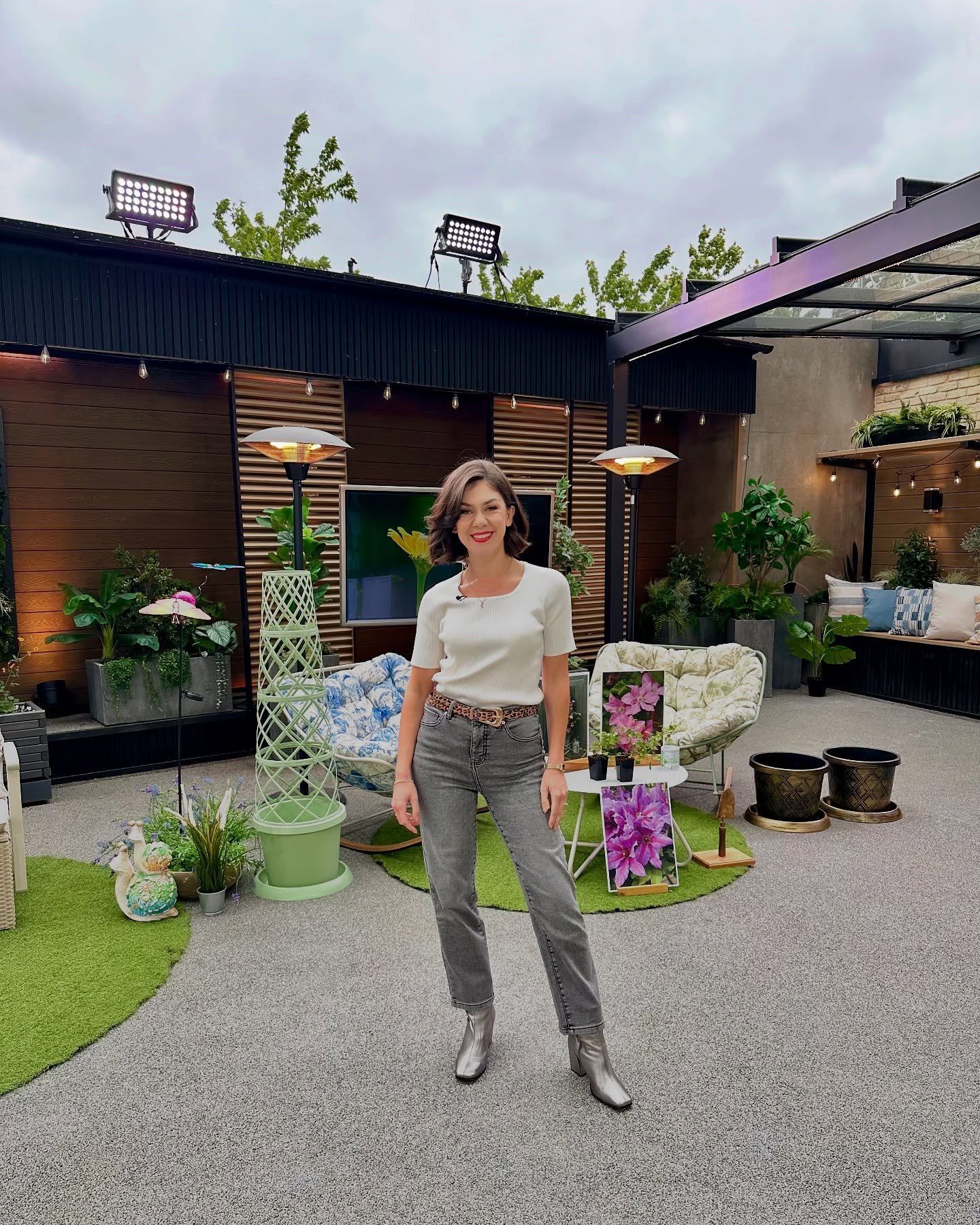 A weekend of @qvcuk goodness for me 🤩
I&rsquo;ll be back on air at 11pm tonight with @lornasnaps and then from 7pm tomorrow with @amyburrowstv bringing you some gardening goodies 📺