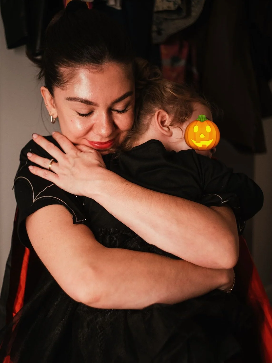 Happy Halloween from Dracula and her little bat🦇🧛🏻&zwj;♀️🎃
Nights like this are what I&rsquo;ve always wanted as a mum. Halloween disco and fajita picnic in the living room &amp; watching Summer get so excited about all the trick or treaters. She