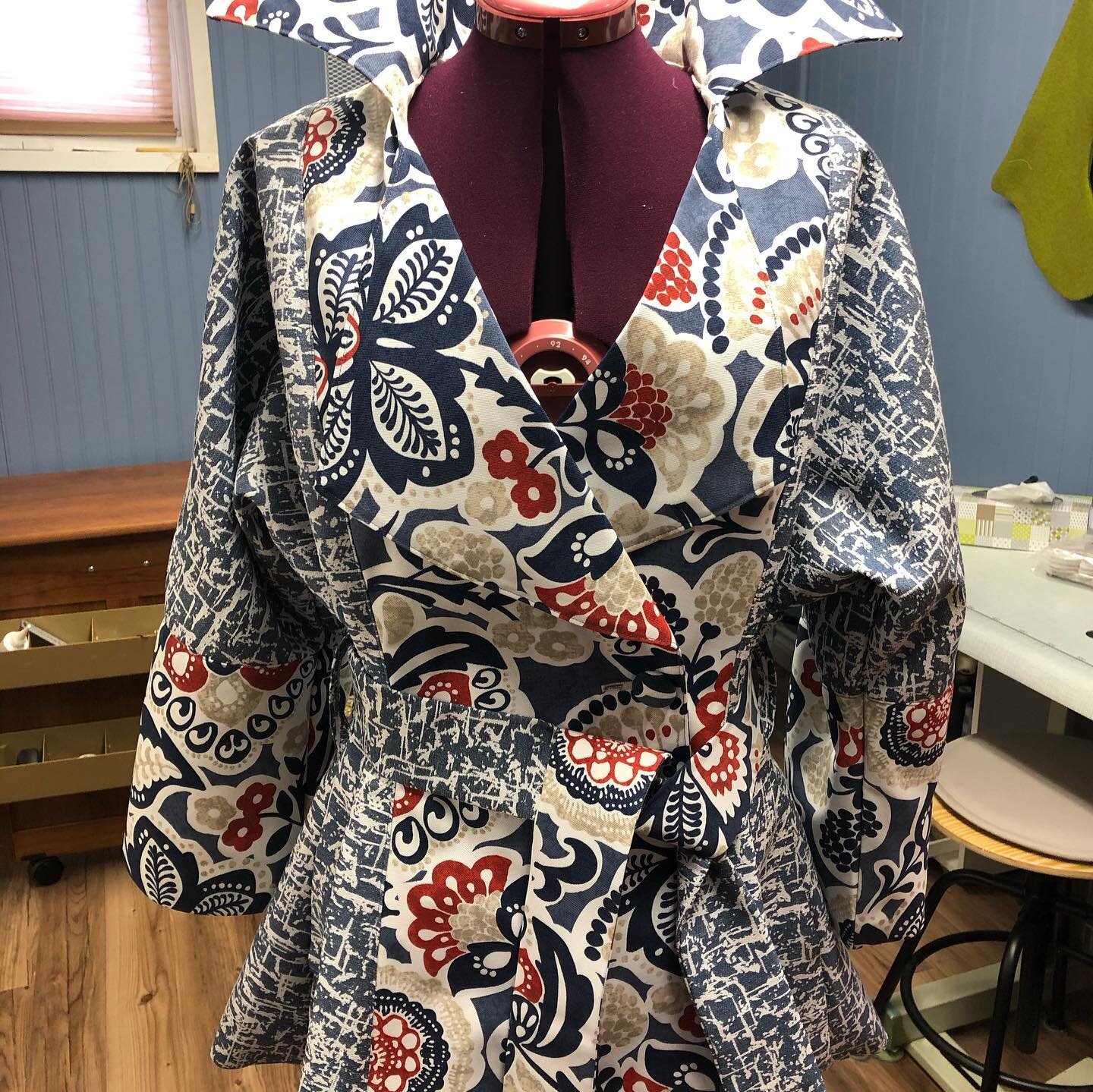 Love this one !! Beautiful Denim feel with just enough Frockful influence!
#funkyfearlessfashion #handmadeinmuskoka #lovewhatyouwear #bewhoyouare #huntsville #fashioncircuitseries2020 #youknowyouwantone