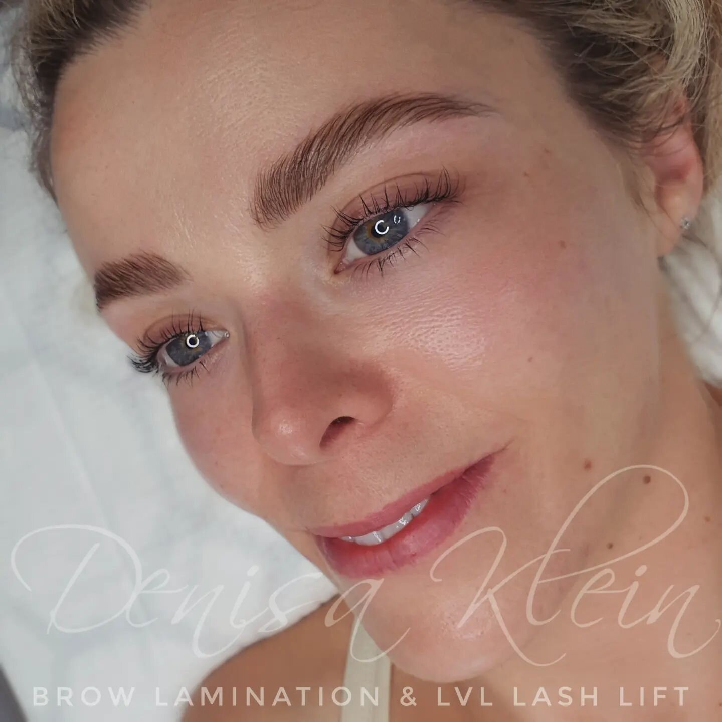 Combination of BROW LAMINATION &amp; LVL LASH LIFT - swipe to see before and after picture 

Brow Lamination also known as brow sculpt or fluffy brows is currently one of the biggest brow trends lasting 6 to 8 weeks 👌
.
This treatment is suitable fo