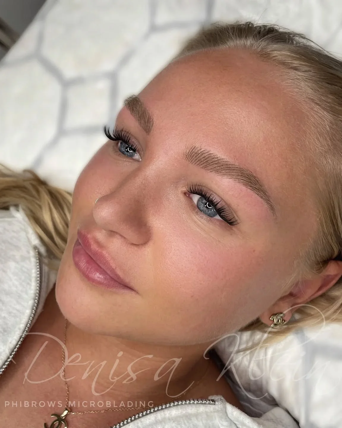 ⭐️ PHIBROWS MICROBLADING ⭐️ 

If you spend time filling in sparse or thin brows or if you regret over plucking in the past, then microblading may be a great choice. 
This method is perfect for those who want fully reconstruct, define, cover gaps, fil