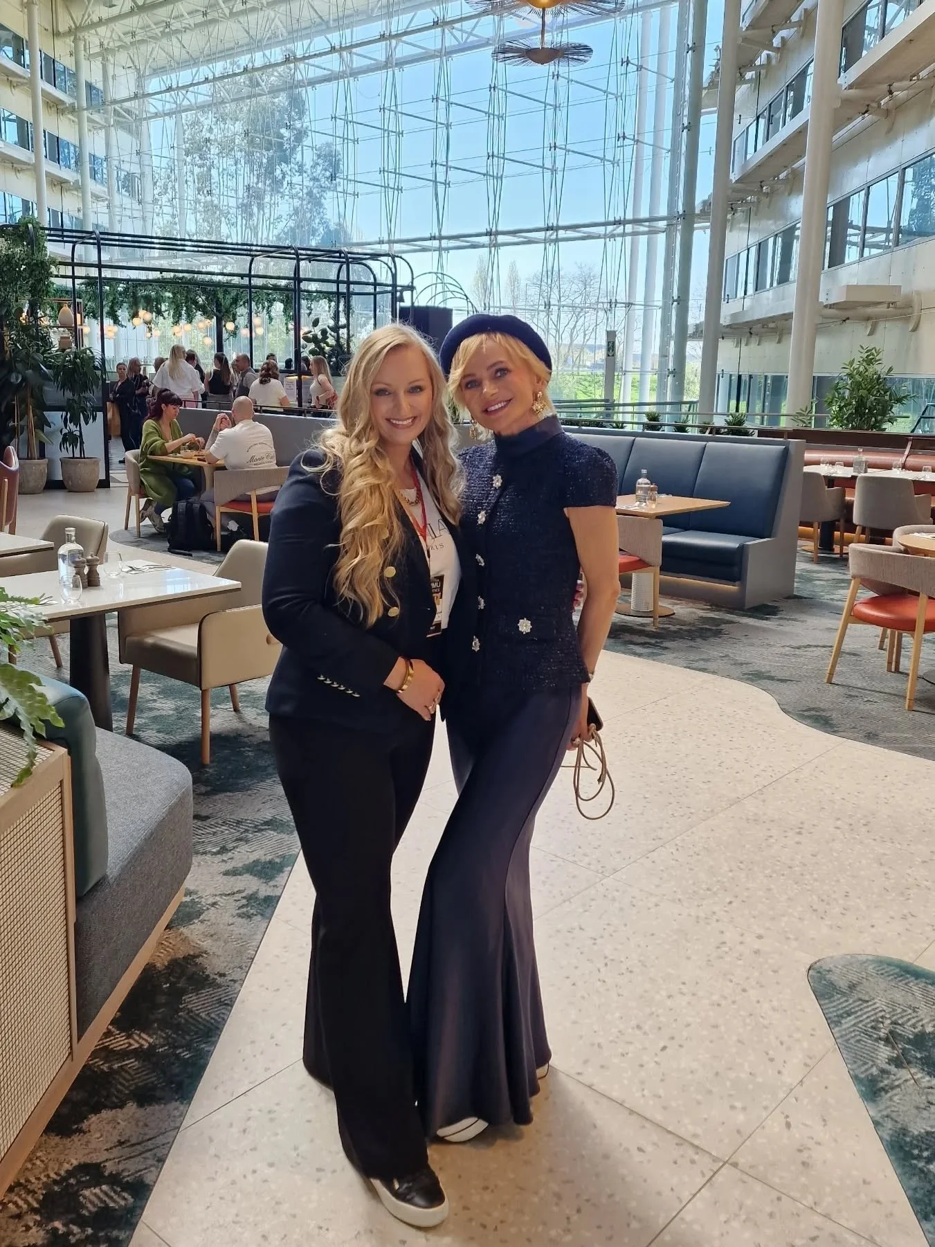 With the one and only, Queen of hyperrealism brows @limitlesspmu 👑✨ 
This picture means so much to me, it&rsquo;s one of my absolute favorites, so I have to keep it here 🥰 

I&rsquo;ve known the gorgeous Miri for a few years now, she&rsquo;s from S