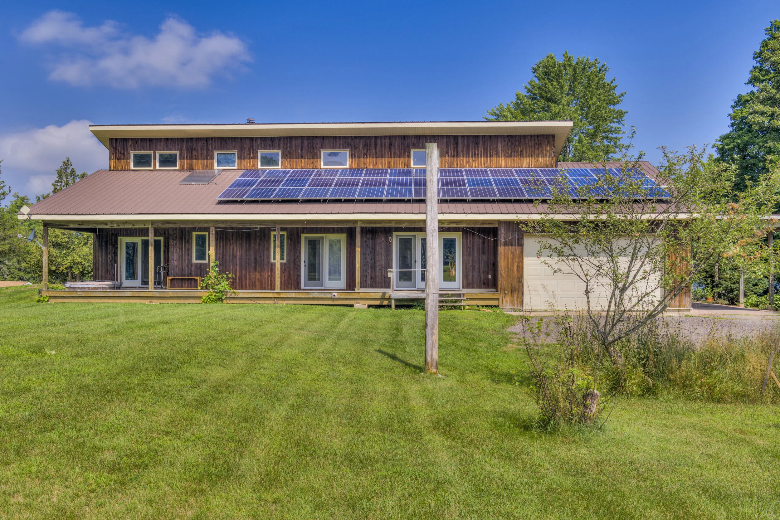 592 Lyndhurst-2.JPG