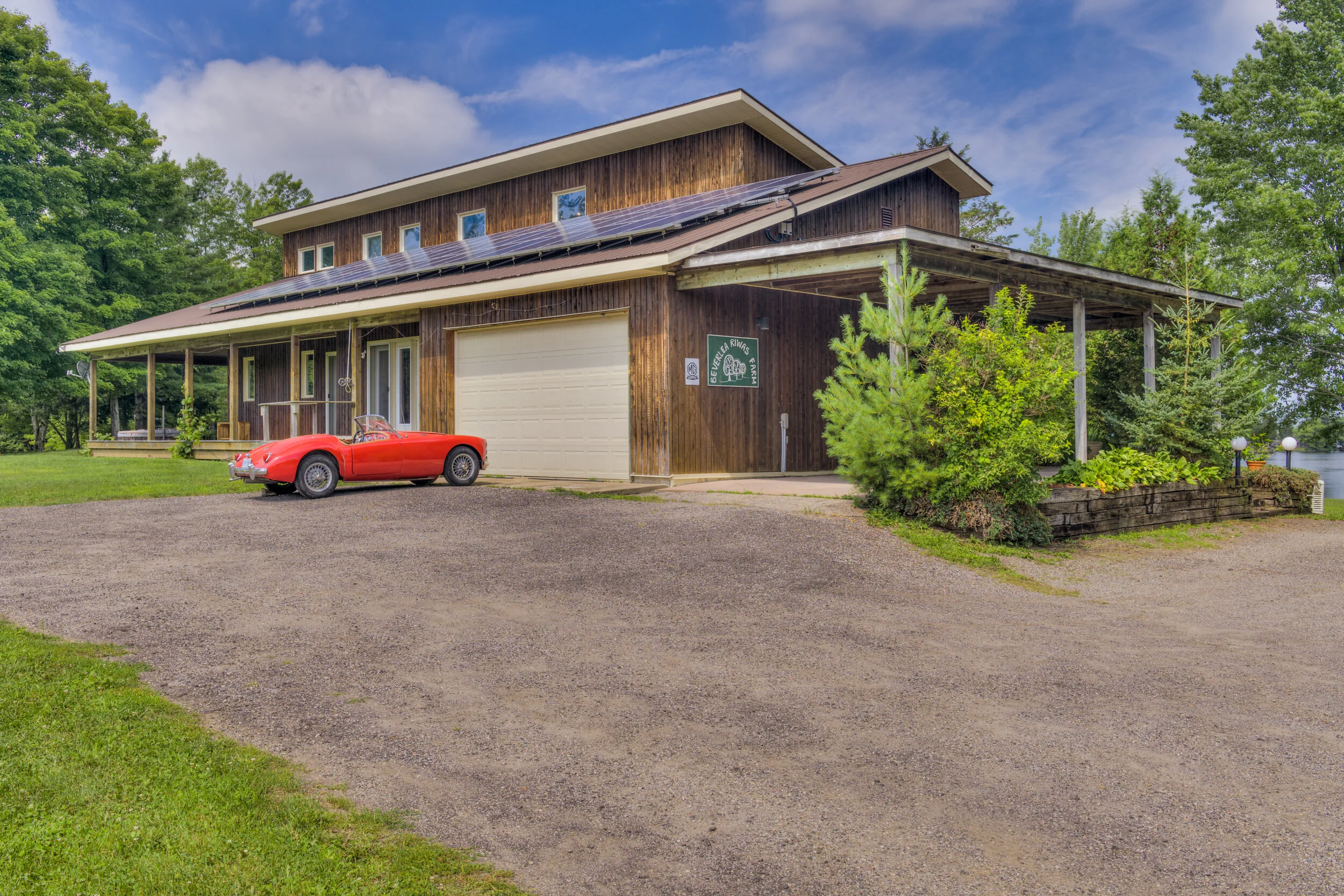 592 Lyndhurst-16.JPG