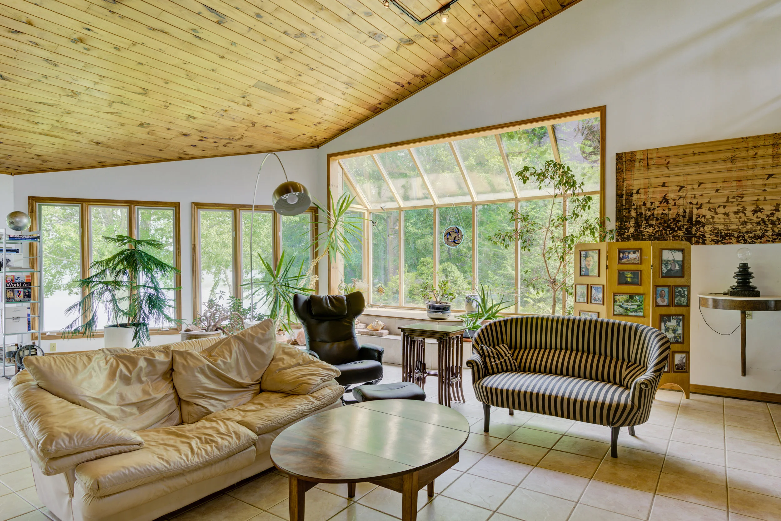 592 Lyndhurst-23.JPG